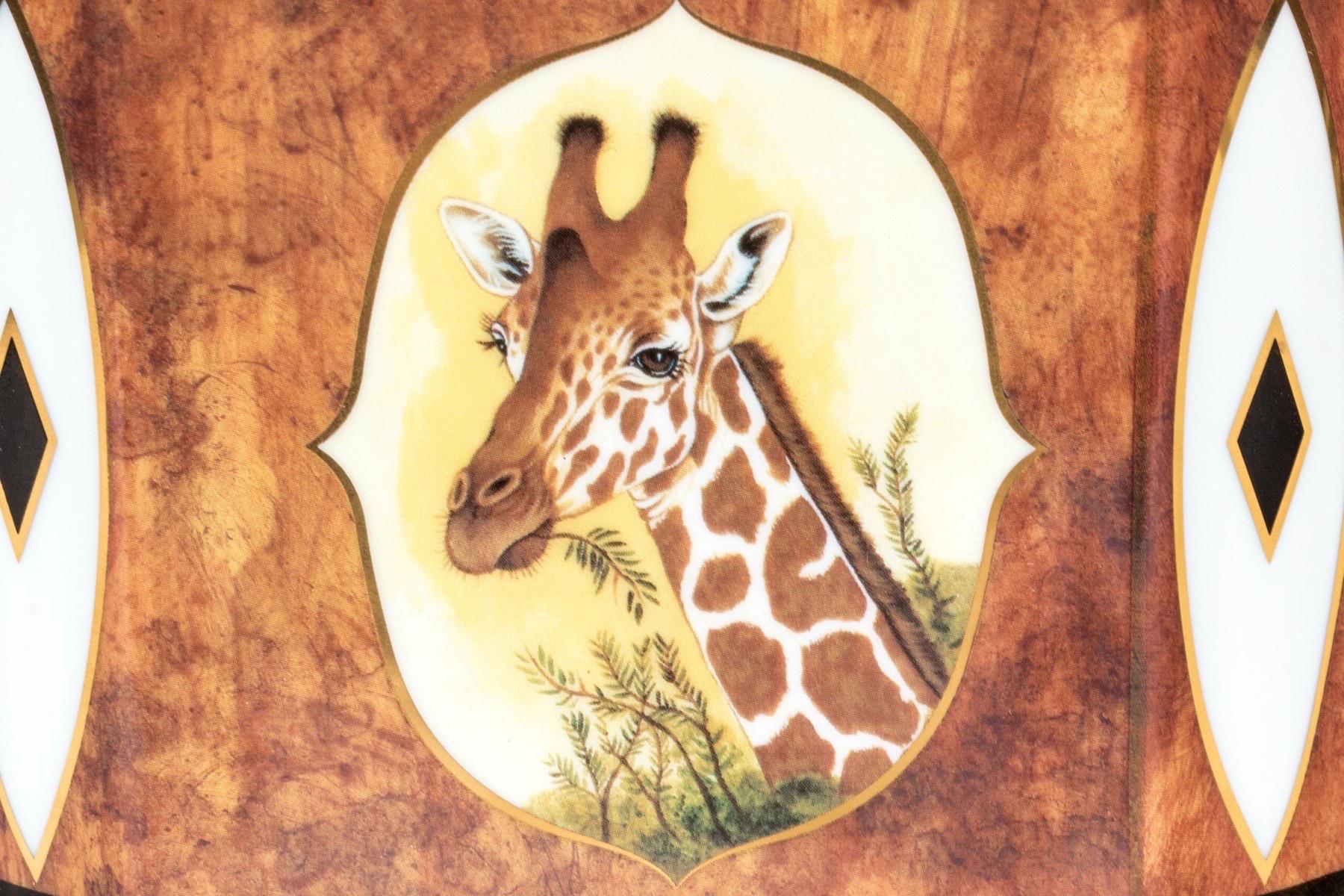 Jardinière sur pied « CHASE » en céramique de Lynn Chase, portraits africains en vente 2