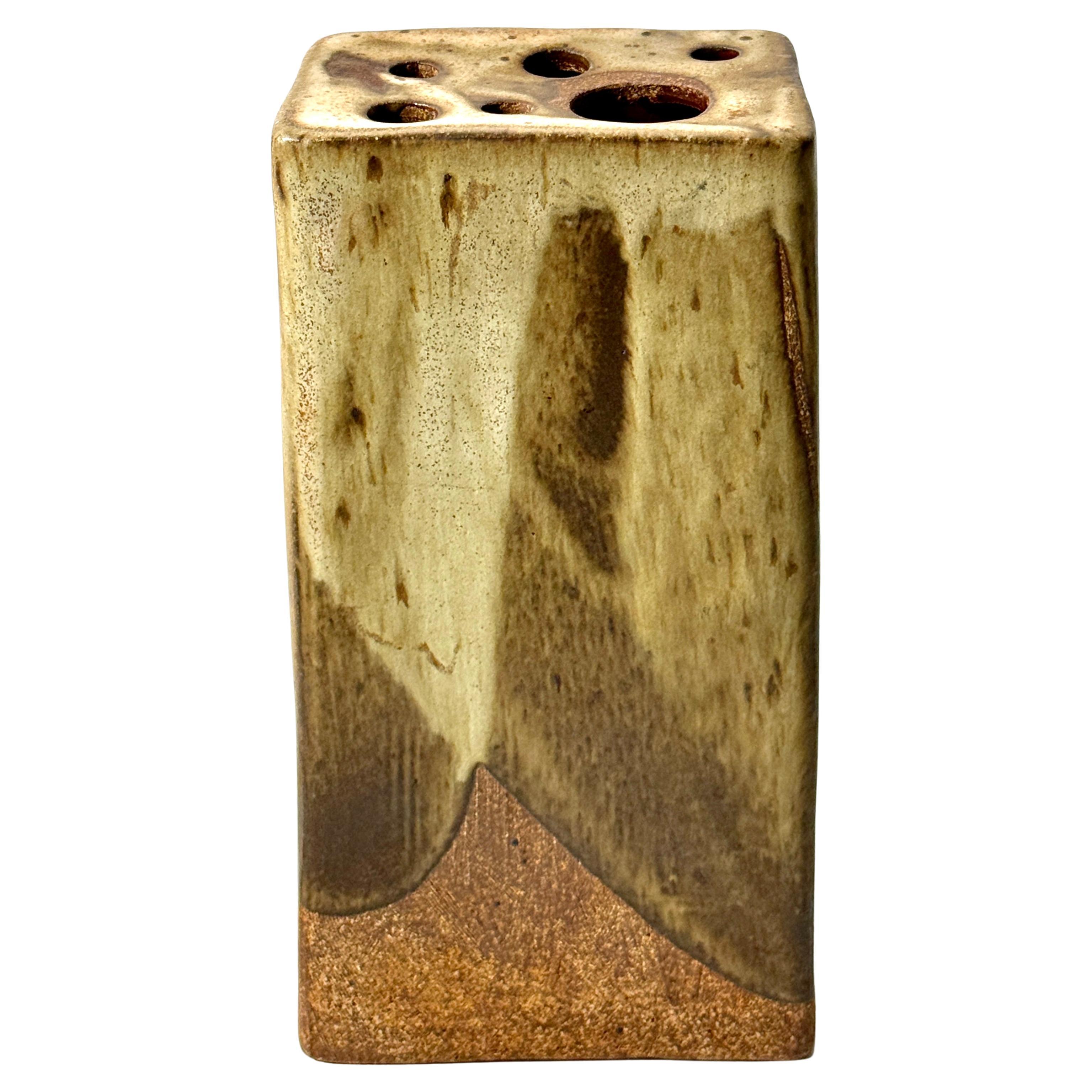 Jarrón Rectangular de Gres Orgánico Estilo Ikebana Lynn Gault Studio Pottery en venta