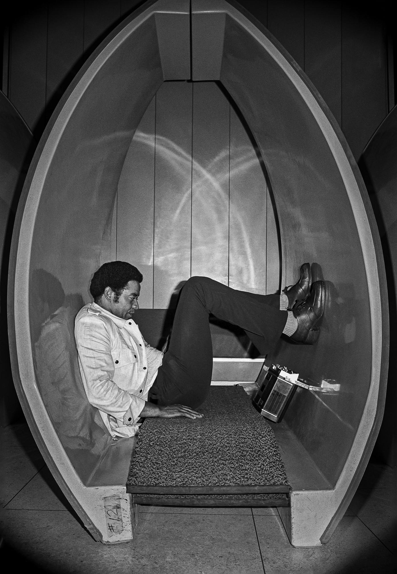 Lynn Goldsmith Black and White Photograph – Bill Withers, 1974 Zaire