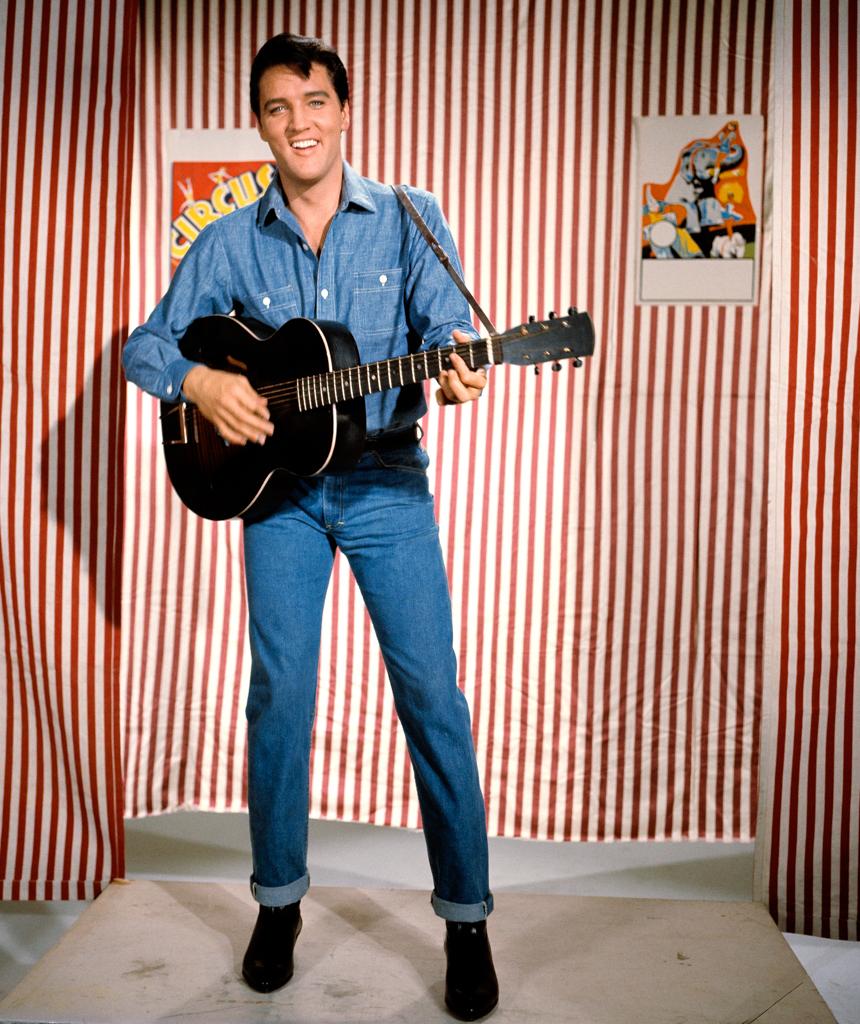 Color Photograph Lynn Goldsmith - Portrait d'Elvis Presley, 1964