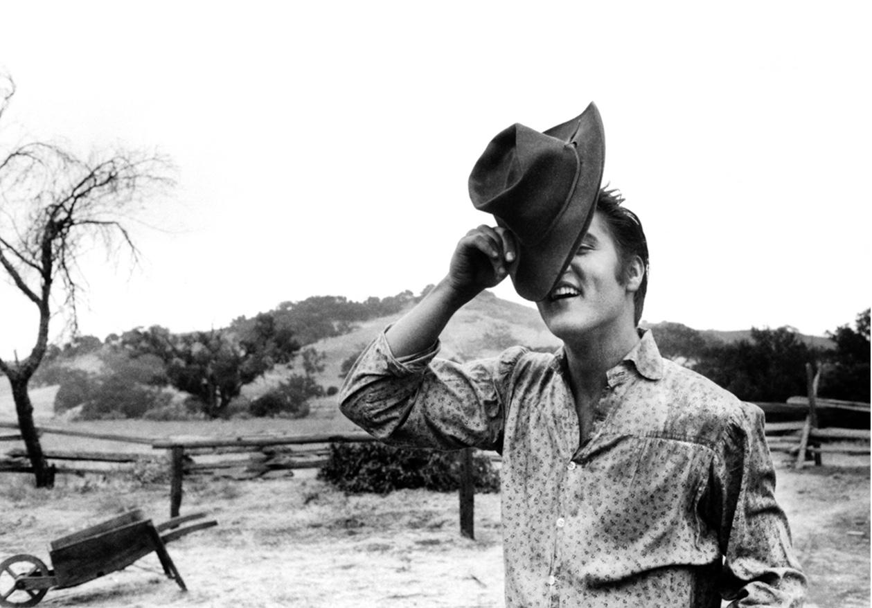 Portrait Photograph Lynn Goldsmith - Elvis Presley « Love Me Tender », 1956
