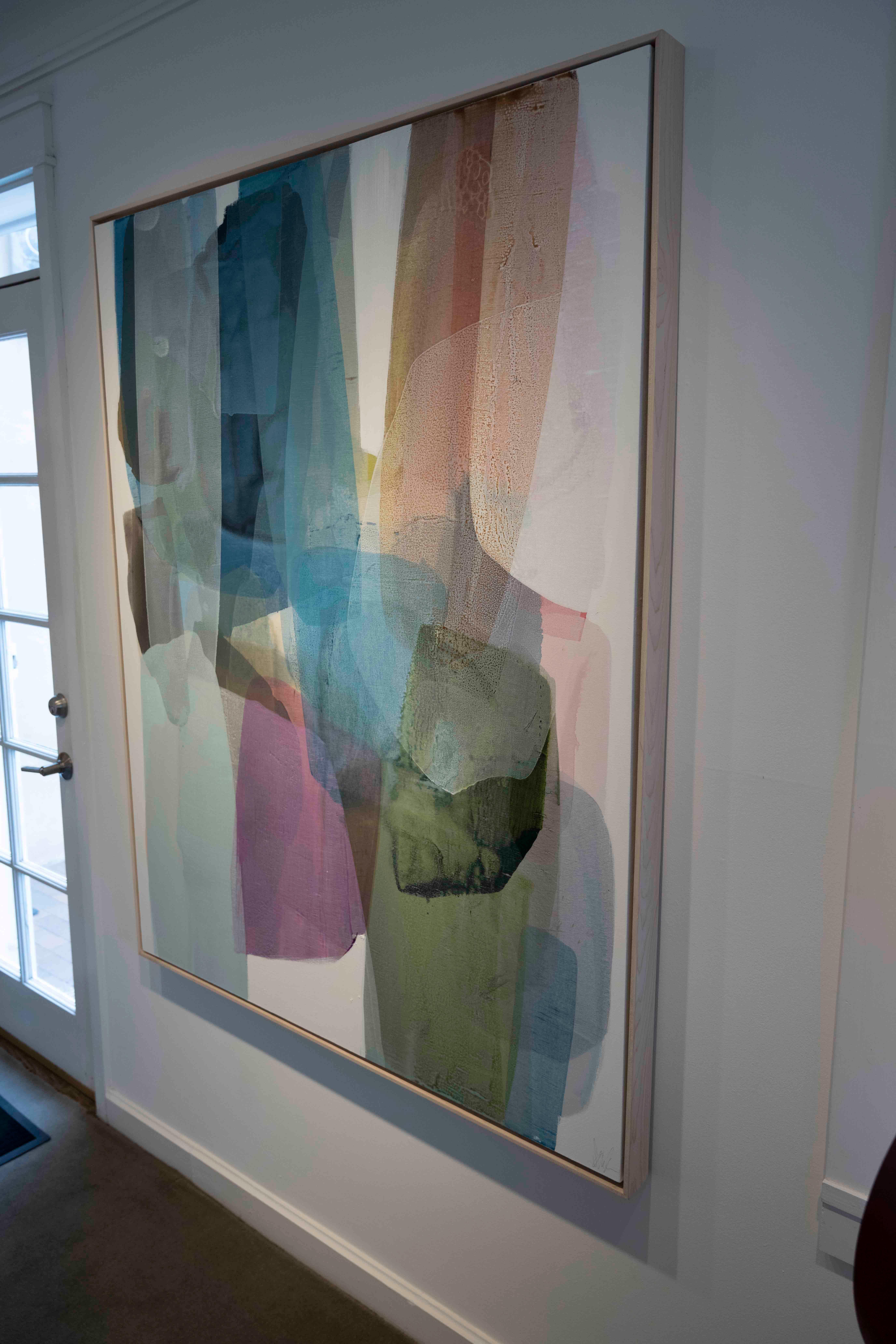 Lynn Sanders è un'artista entusiasta della bellezza: architettura, fogliame, paesaggi, paesaggi marini, interni. Trova tavolozze e forme nel suo ambiente e le inserisce nel suo lavoro, credendo nel potere dell'arte di stimolare l'ambiente e lo stato