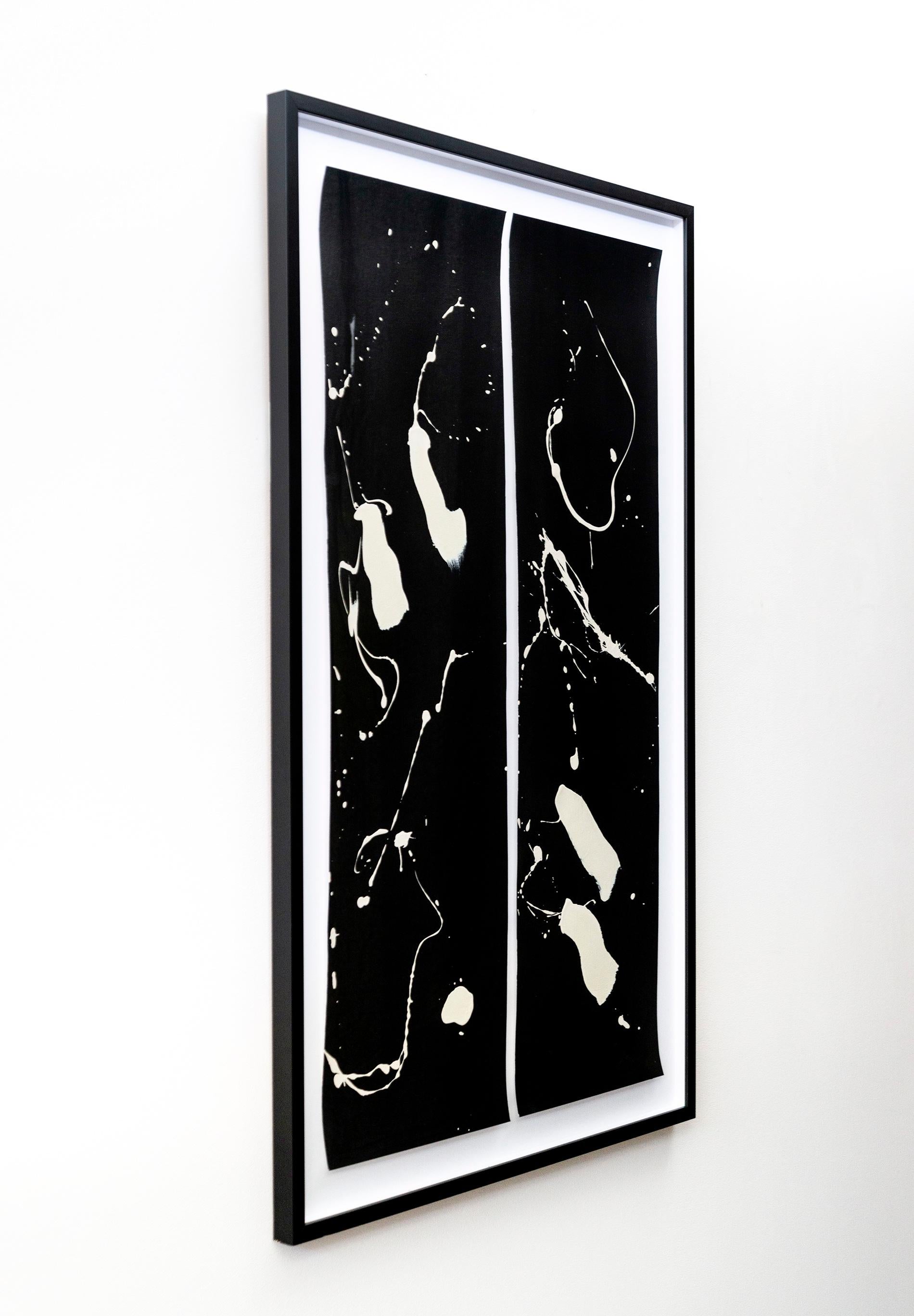 Dibujo 3 y 4 - blanco y negro, minimalista, gestual, abstracto, acrílico sobre papel - Painting de Lynne Fernie