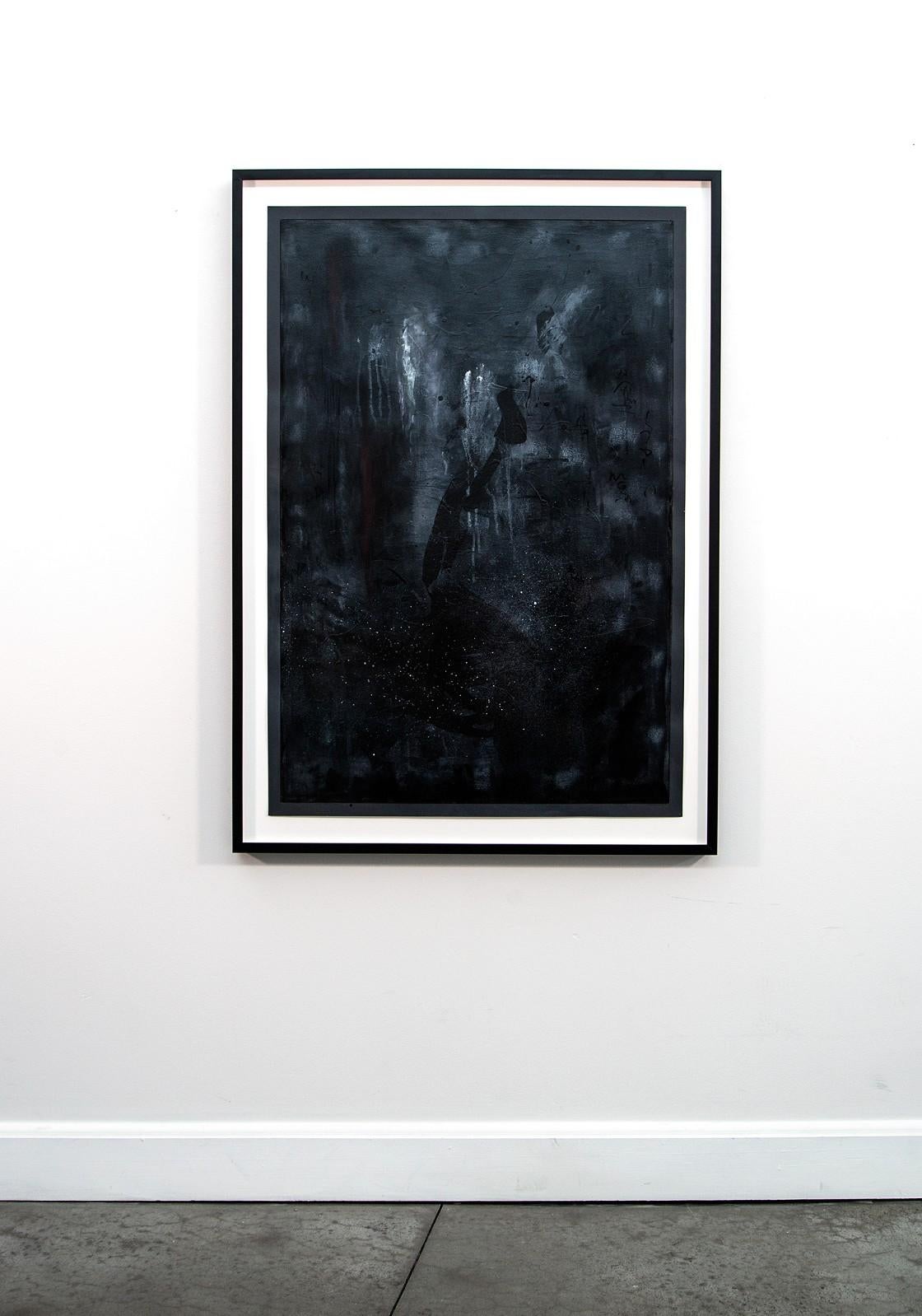 Forest at Night - großes, dunkles, rauchiges, gestisches, atmosphärisches Acryl auf Papier – Art von Lynne Fernie