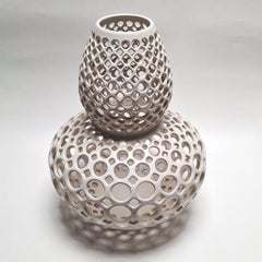 Double Gourd Round Lace White - zeitgenössisches modernes keramikgefäß objekt