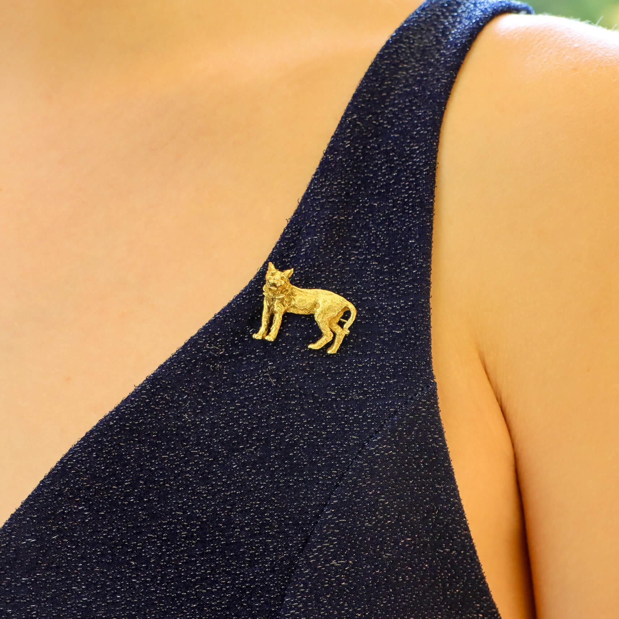 Lynx Cat Brooch Set in Solid 9 Karat Yellow Gold In Good Condition In London, GB