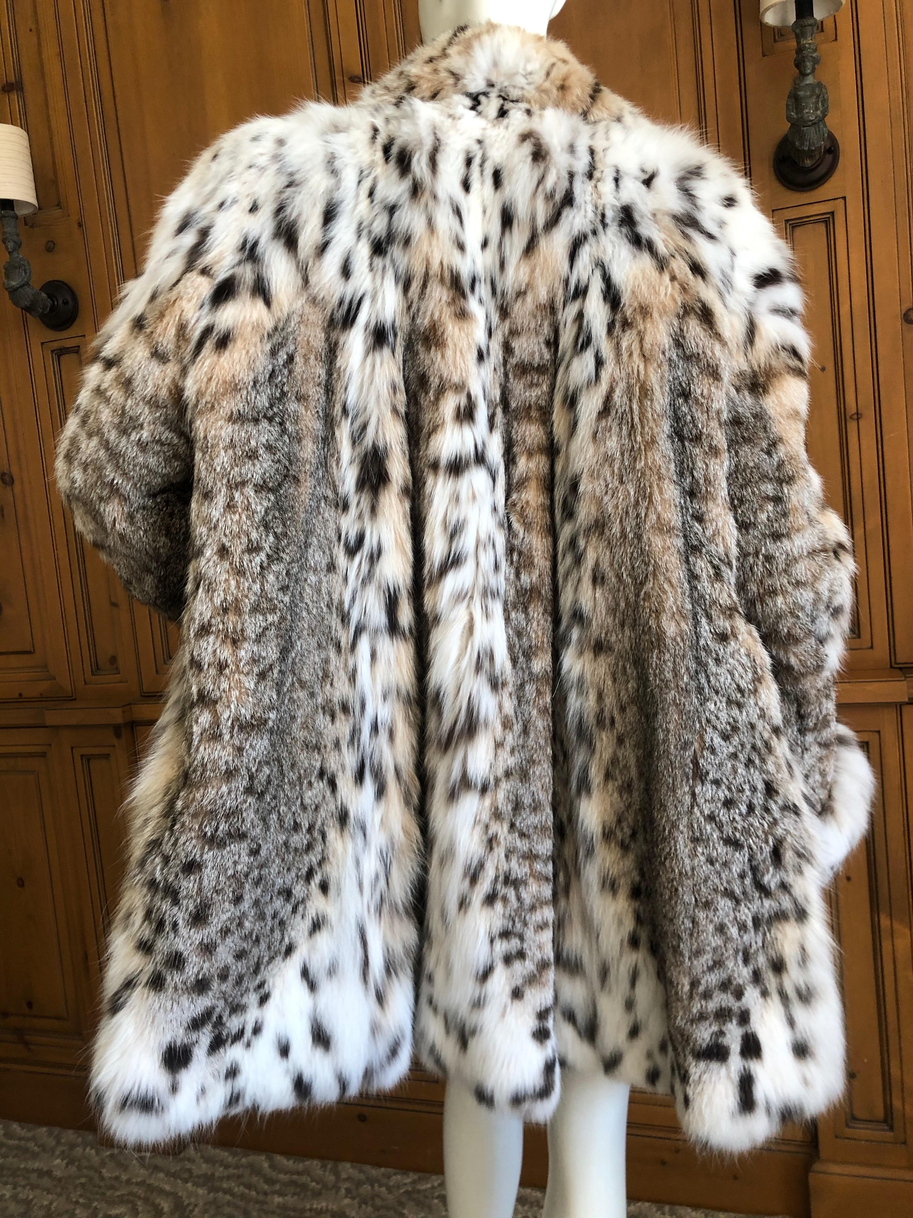 Luxurious Vintage Bold Shoulder Lynx Coat .
This is so beautiful, with supple soft pelts. 
The lining is gold satin, with no monogram or label.
I believe it was relined, all her furs were from Neimans fur department
 Size L -XL
 Bust 48