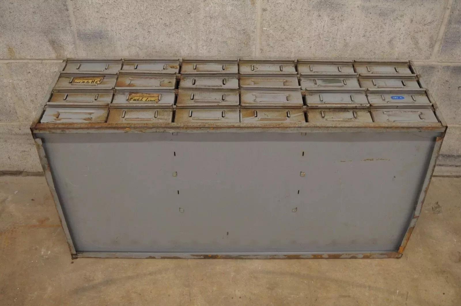 Lyon 24 Cajones Acero Metal Industrial Armario Organizador de Piezas de Herramientas (B) siglo XX en venta
