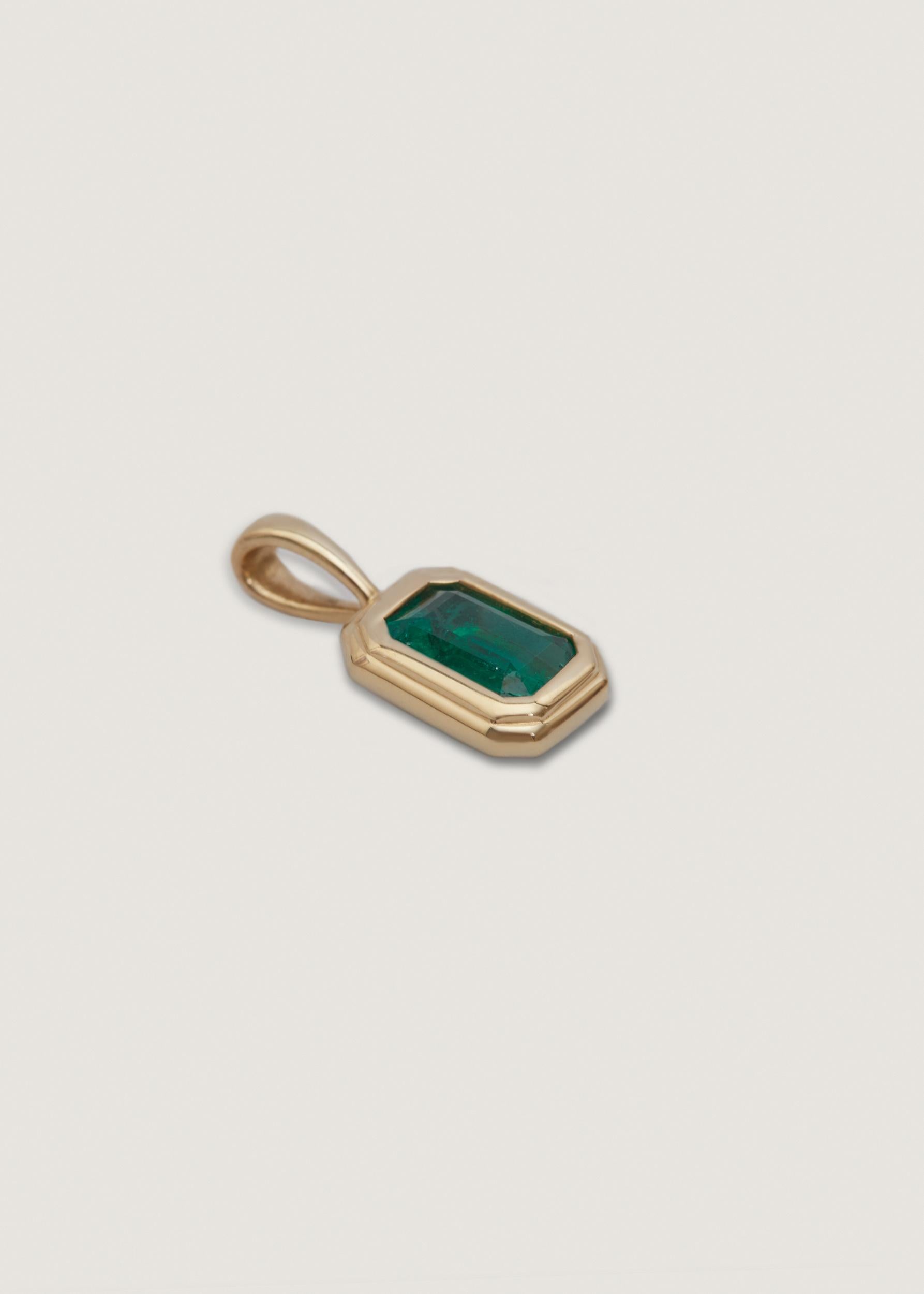 Modern Lyra Baguette Pendant III - Emerald 1cw For Sale