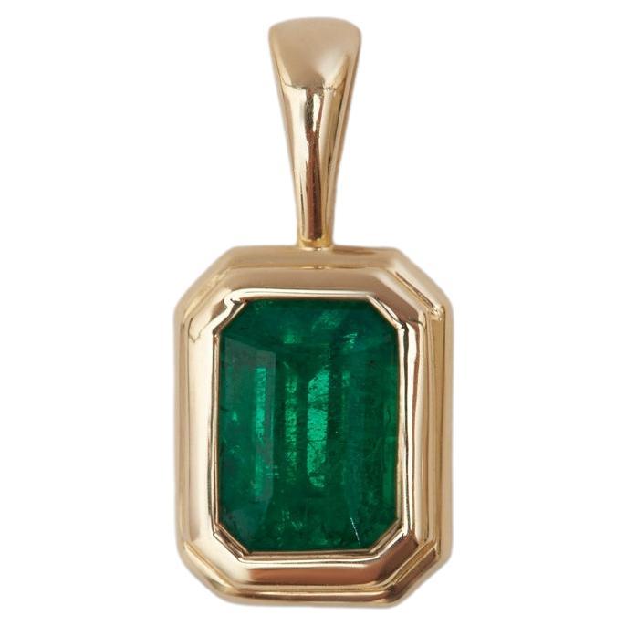 Lyra Baguette Pendant III - Emerald 1cw For Sale