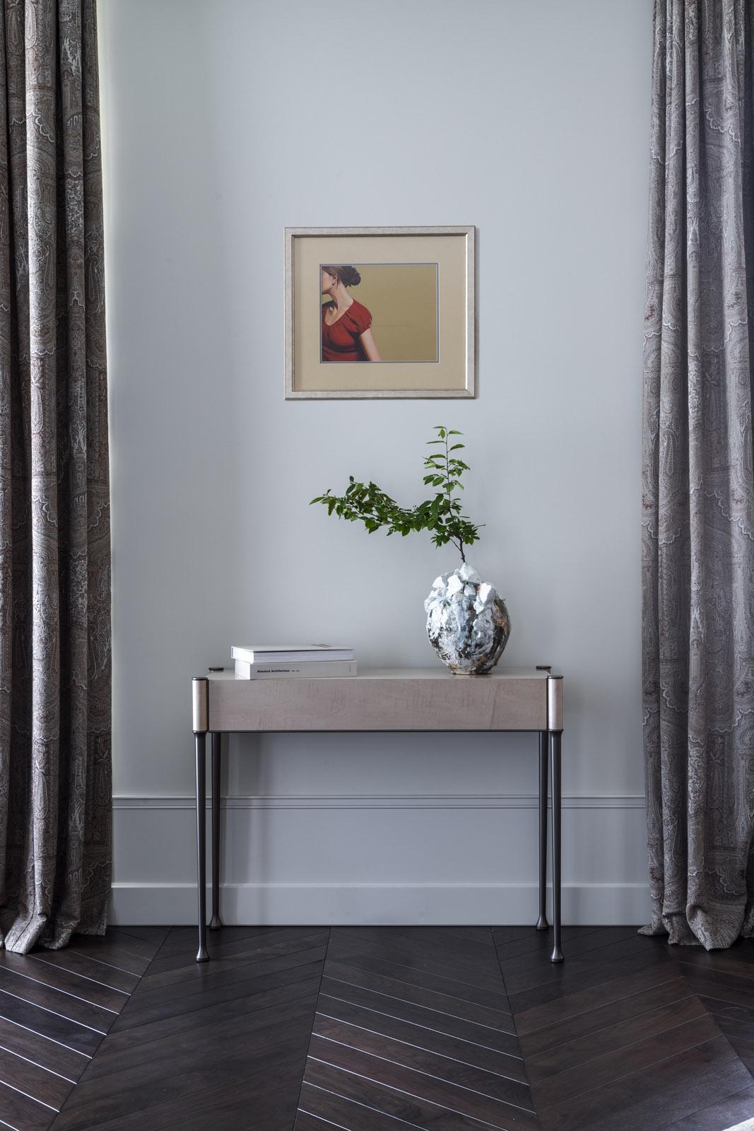 Lyra Modern Console Table with Bronze Legs and Sycamore Top In New Condition For Sale In London, GB