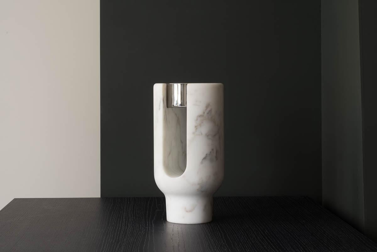 Lyra is a torchbearer, a flaming metaphor, an anthem to the material.
A marble piece cut in the mass which reveals a varying figure, sometimes oblong, massive, rounded, full or hollowed. 
A piece for all the senses.
 
