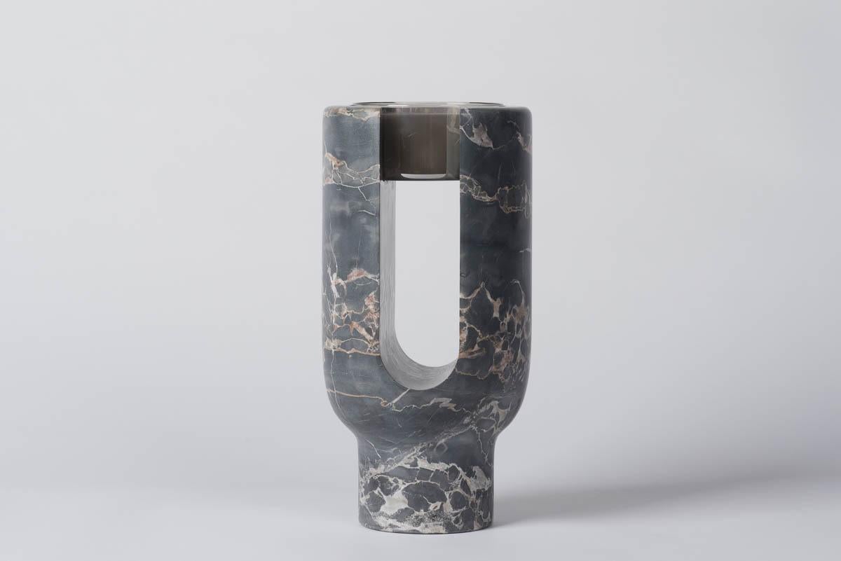 Lyra is a torchbearer, a flaming metaphor, an anthem to the material.
A marble piece cut in the mass which reveals a varying figure, sometimes oblong, massive, rounded, full or hollowed. 
A piece for all the senses. 
