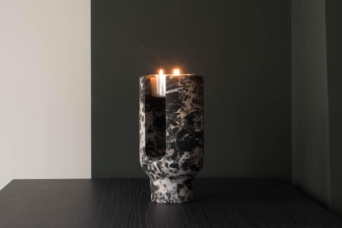 Lyra Portoro, Blumenvase und Kerzenhalter aus Marmor von Dan Yeffet (Moderne) im Angebot