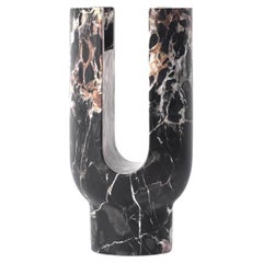 Vase à fleurs et bougeoir en marbre Lyra Portoro de Dan Yeffet