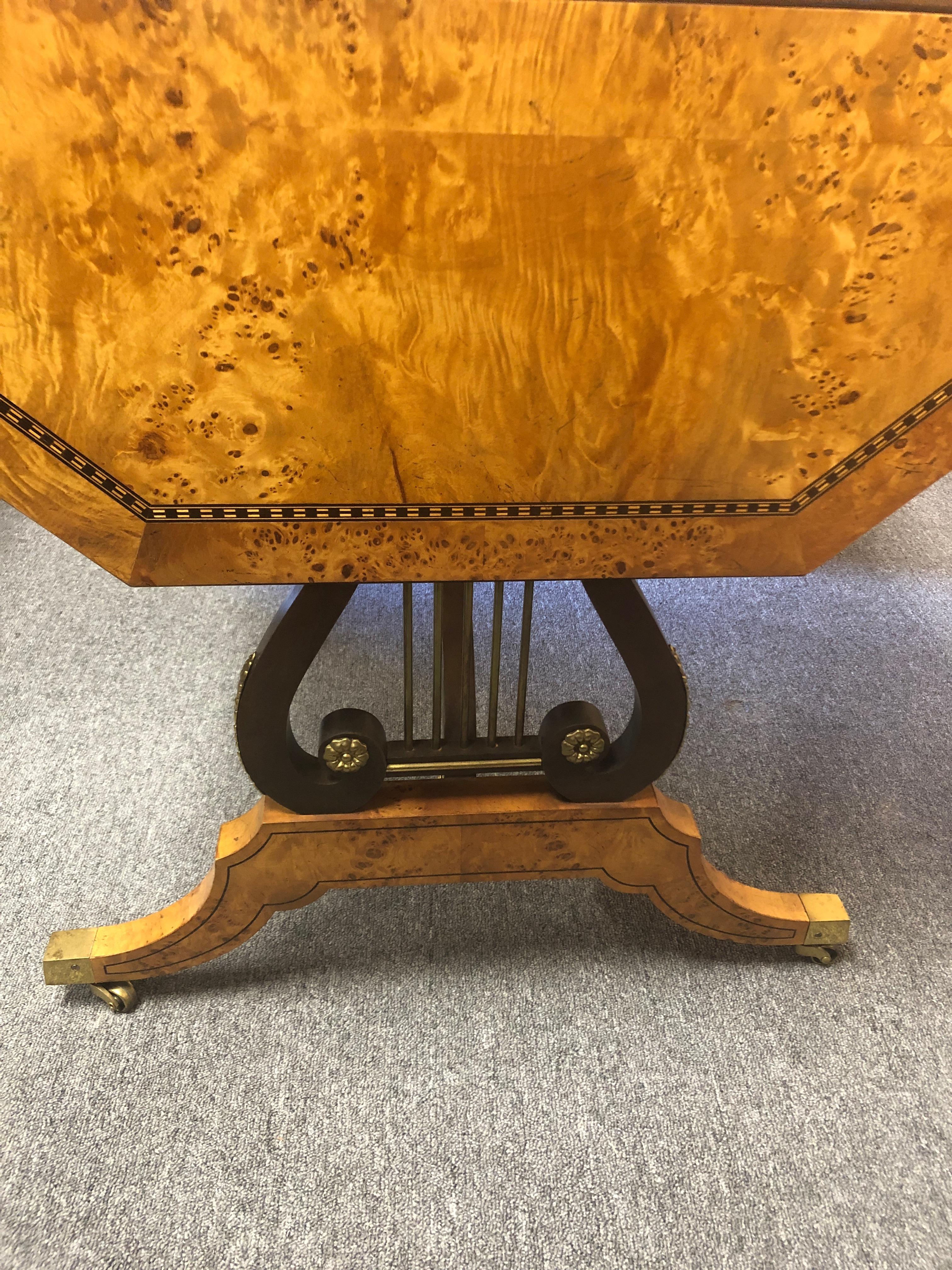Baker Furniture Lyre Motife Vogelaugenahorn Drop-Leaf-Schreibtisch im Angebot 7