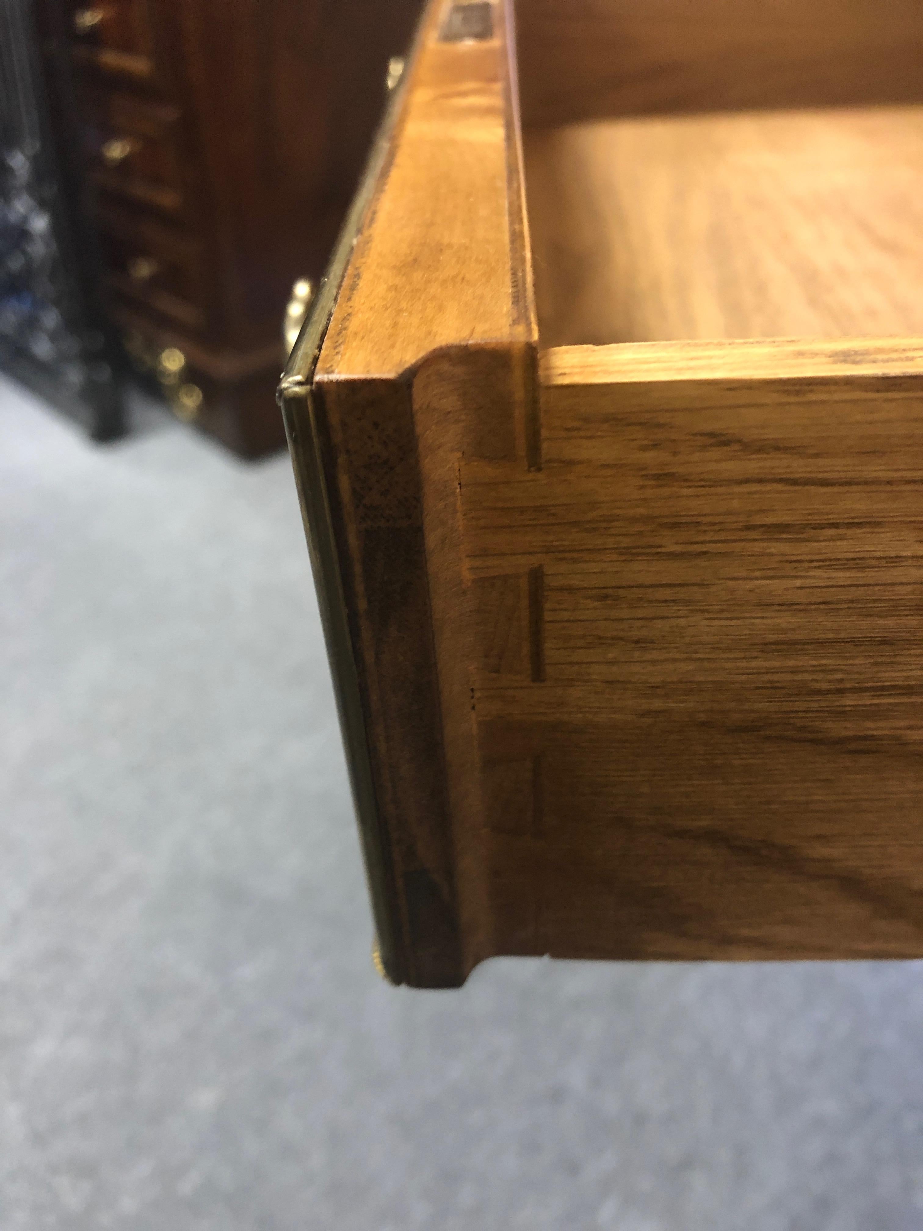 Baker Furniture Escritorio Lira Motife Hoja Caída Arce Birdseye Regencia en venta