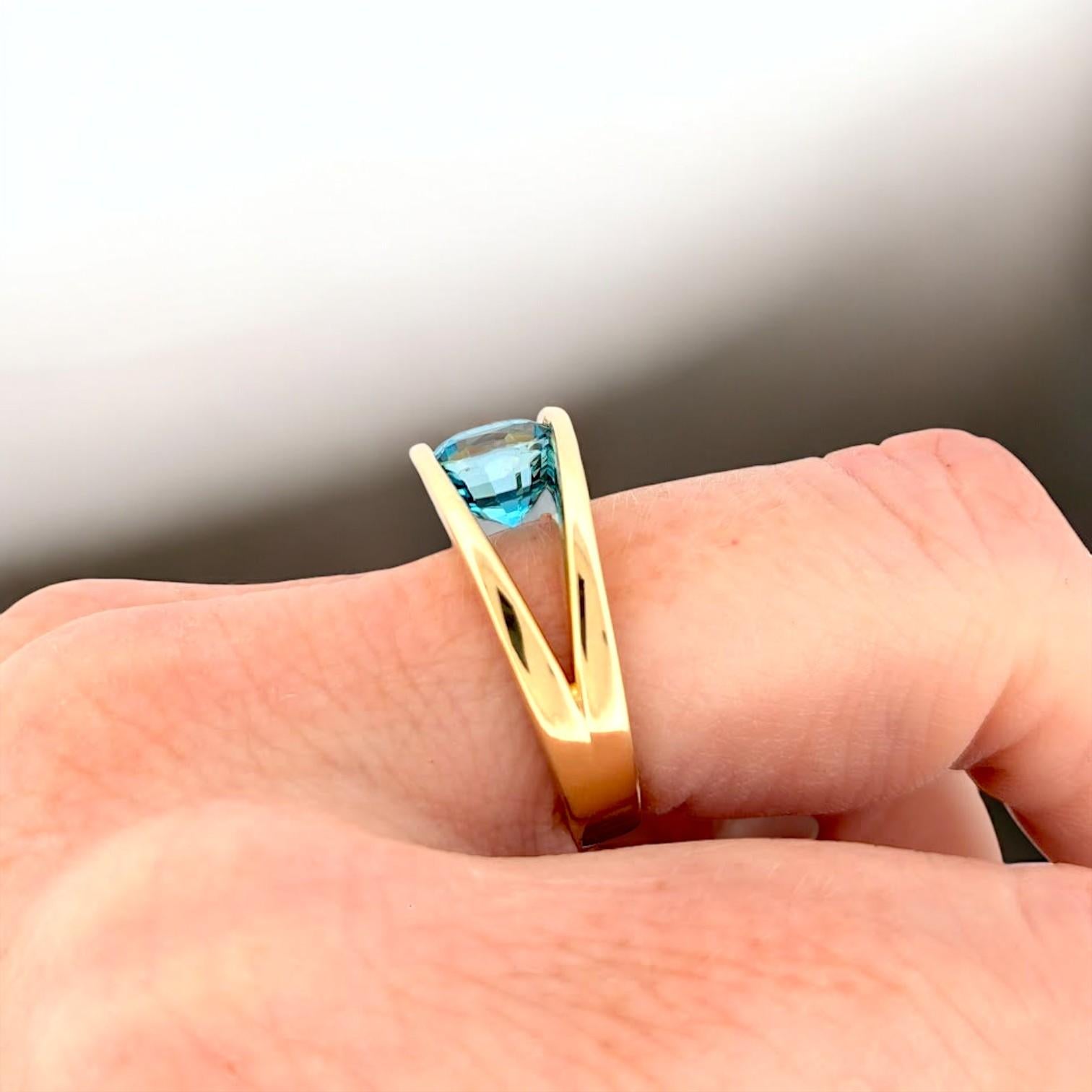 Oval Cut Lyric  18K Yellow Gold Blue Topaz Ring, 1.0 CT Oval Gemstone, Dainty Gold Ring For Sale
