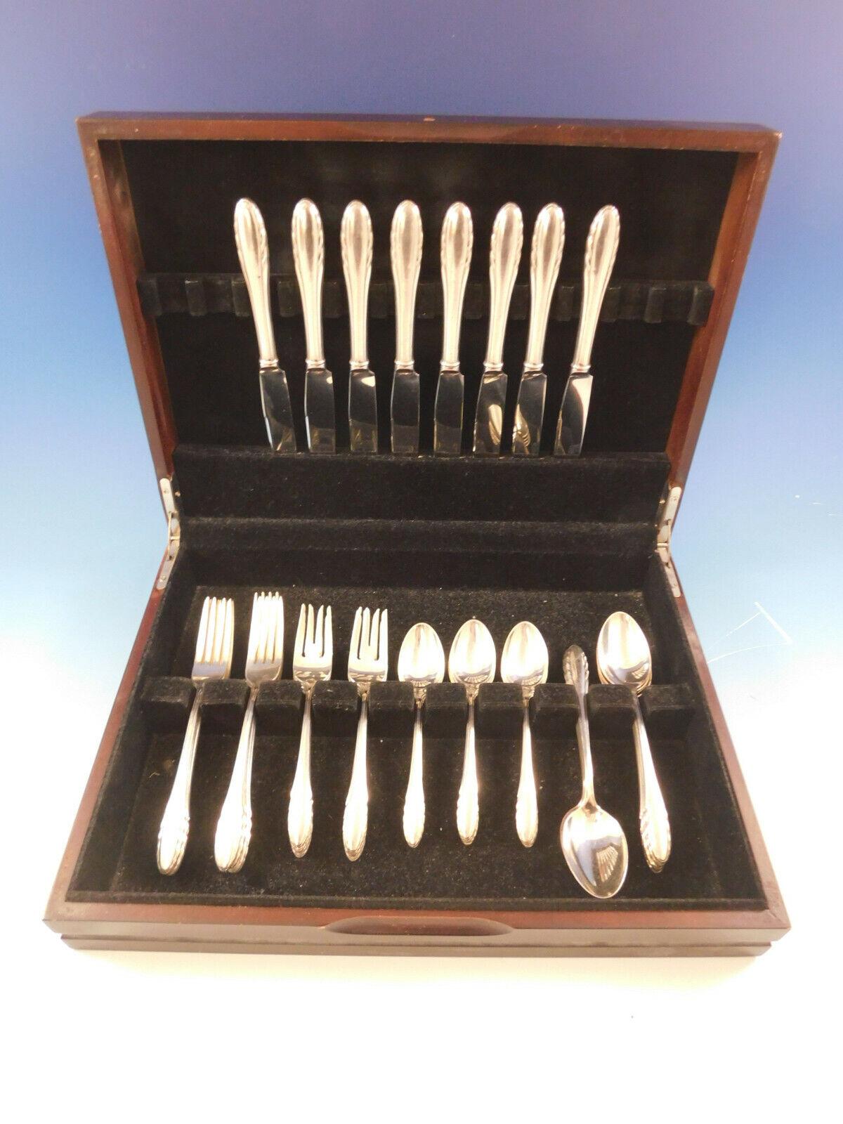 Service de couverts Lyric by Gorham en argent sterling - 40 pièces. Cet ensemble comprend :

8 couteaux, 8 7/8