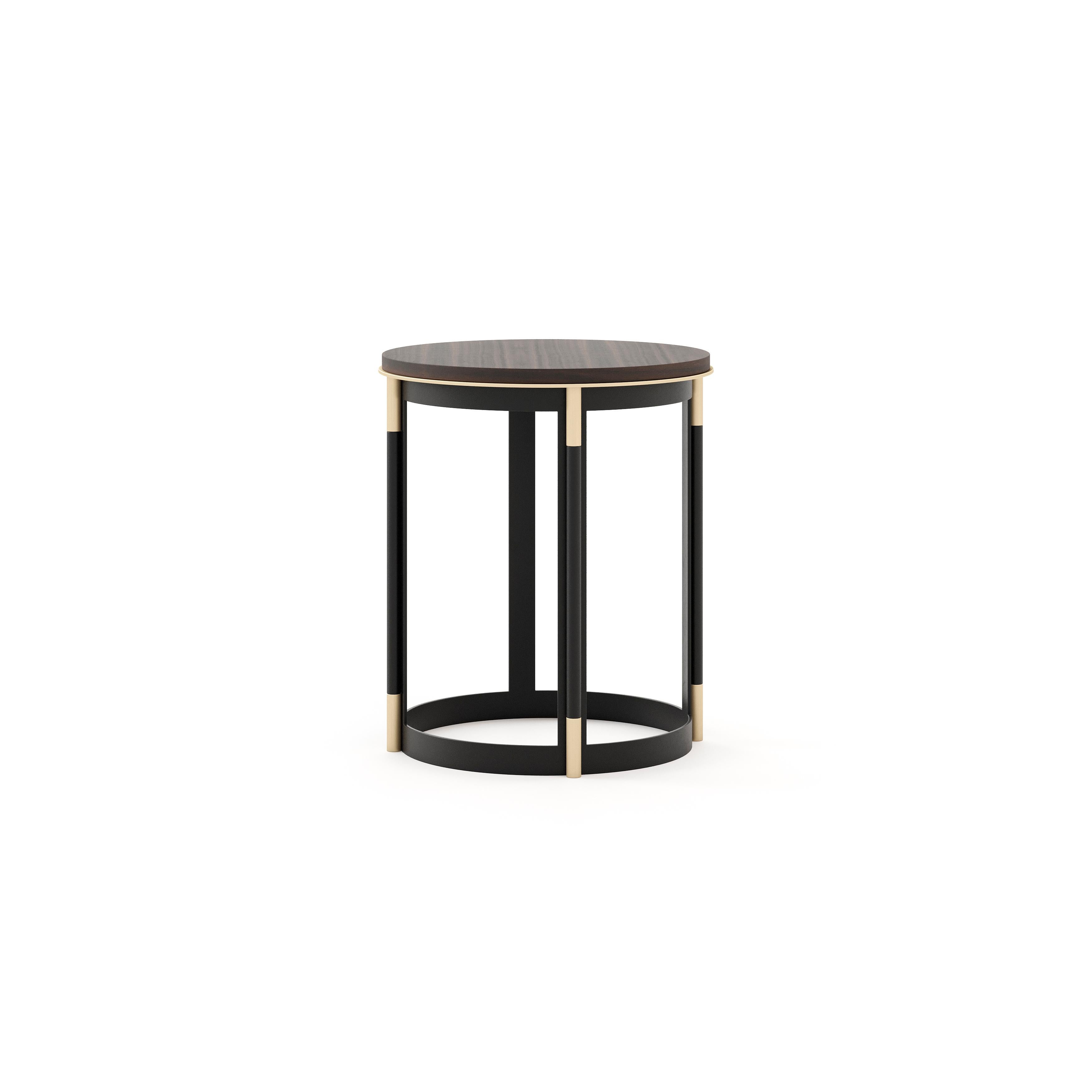 Lyssa side table's strong geometric design is supported by a wrought iron structure with metallic details. An iconic side table for elegant living rooms.

* Available in different finishes.
** Other custom sizes upon request.
