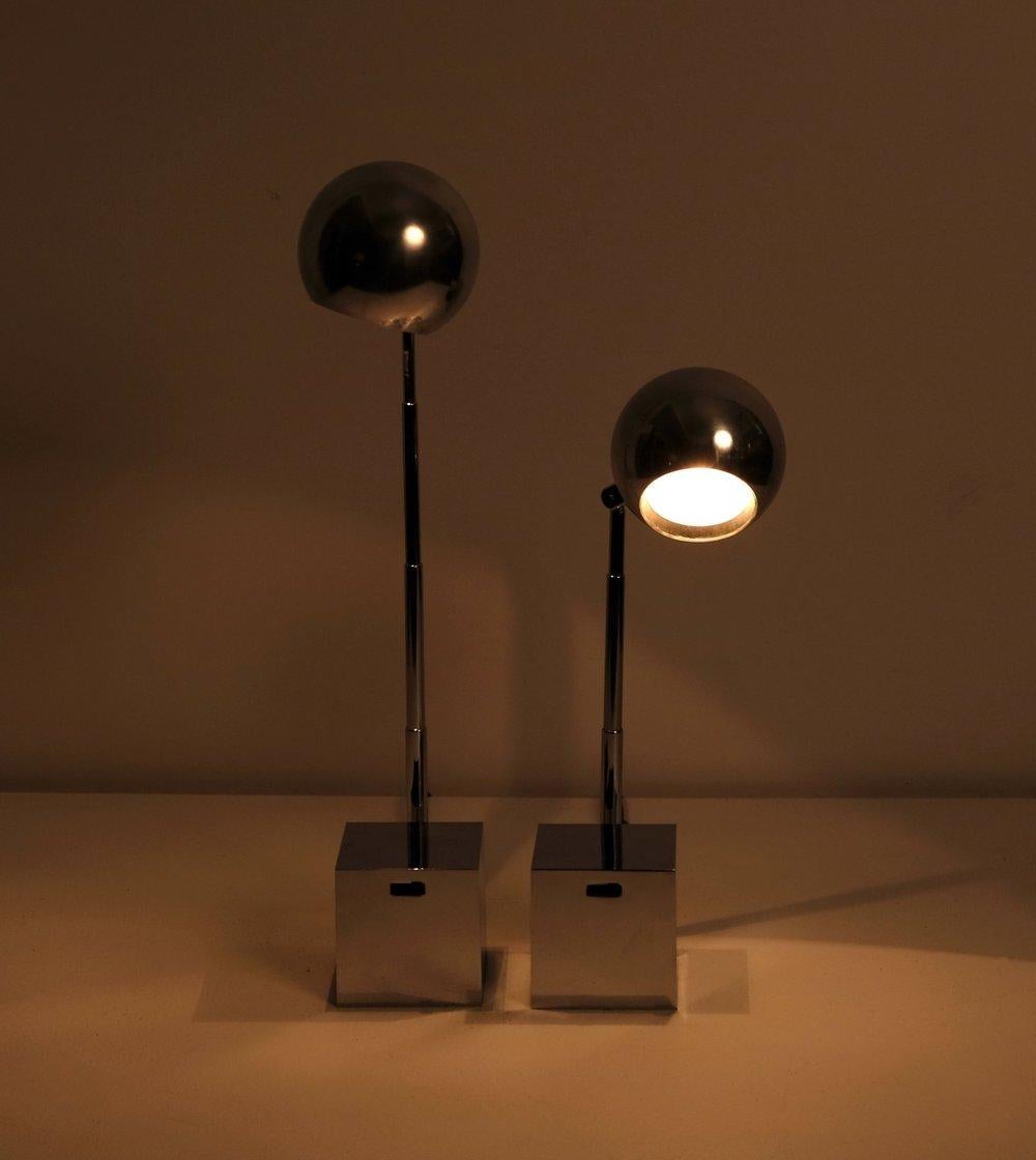 Ein Paar Lytegem-Hochleistungslampen, 1965 von Michael Lax für Lightolier entworfen. Verkauft als Paar. 25 Watt 110 Volt Bajonett-Glühlampe mit hoher Intensität. Diese Schreibtischlampe ist Teil der ständigen Sammlung des New Yorker Museum Of Modern