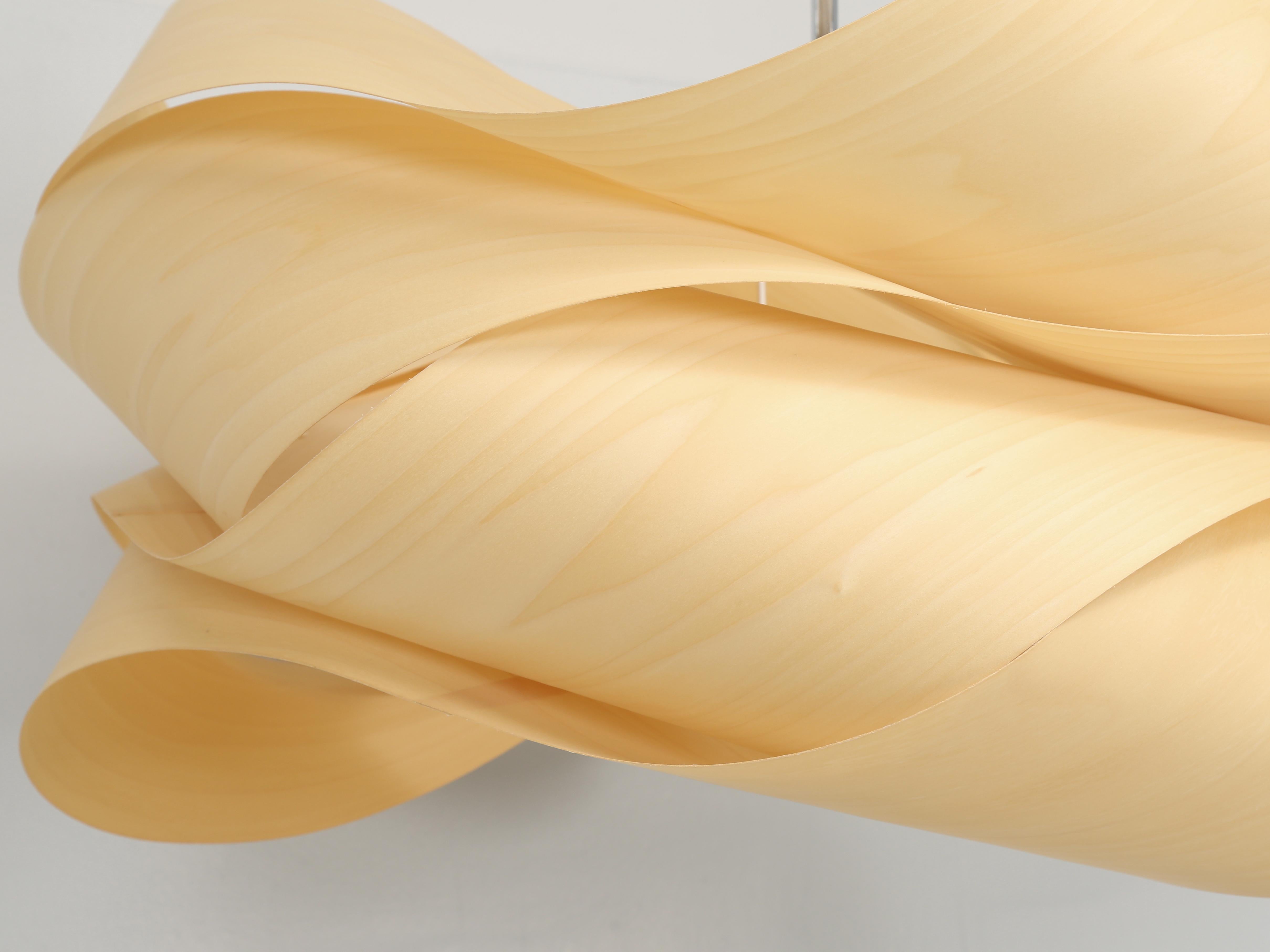 LZF Glieder-Holzfurnier-Kronleuchter, großformatig, handgefertigt in Spanien im Angebot 1
