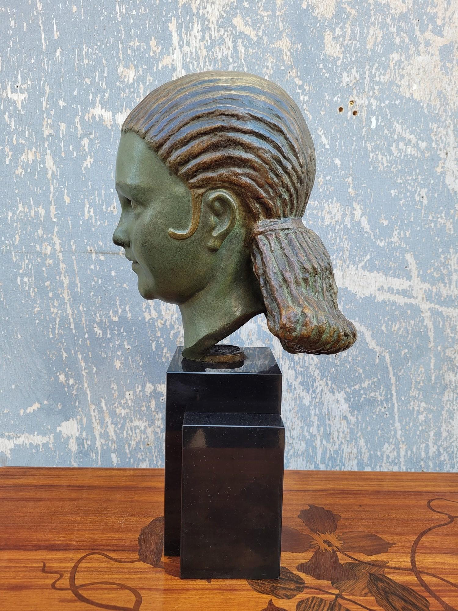 M Bouraine, Head Of A Young Woman, Bronze, Art Deco, 20th Century For Sale 1