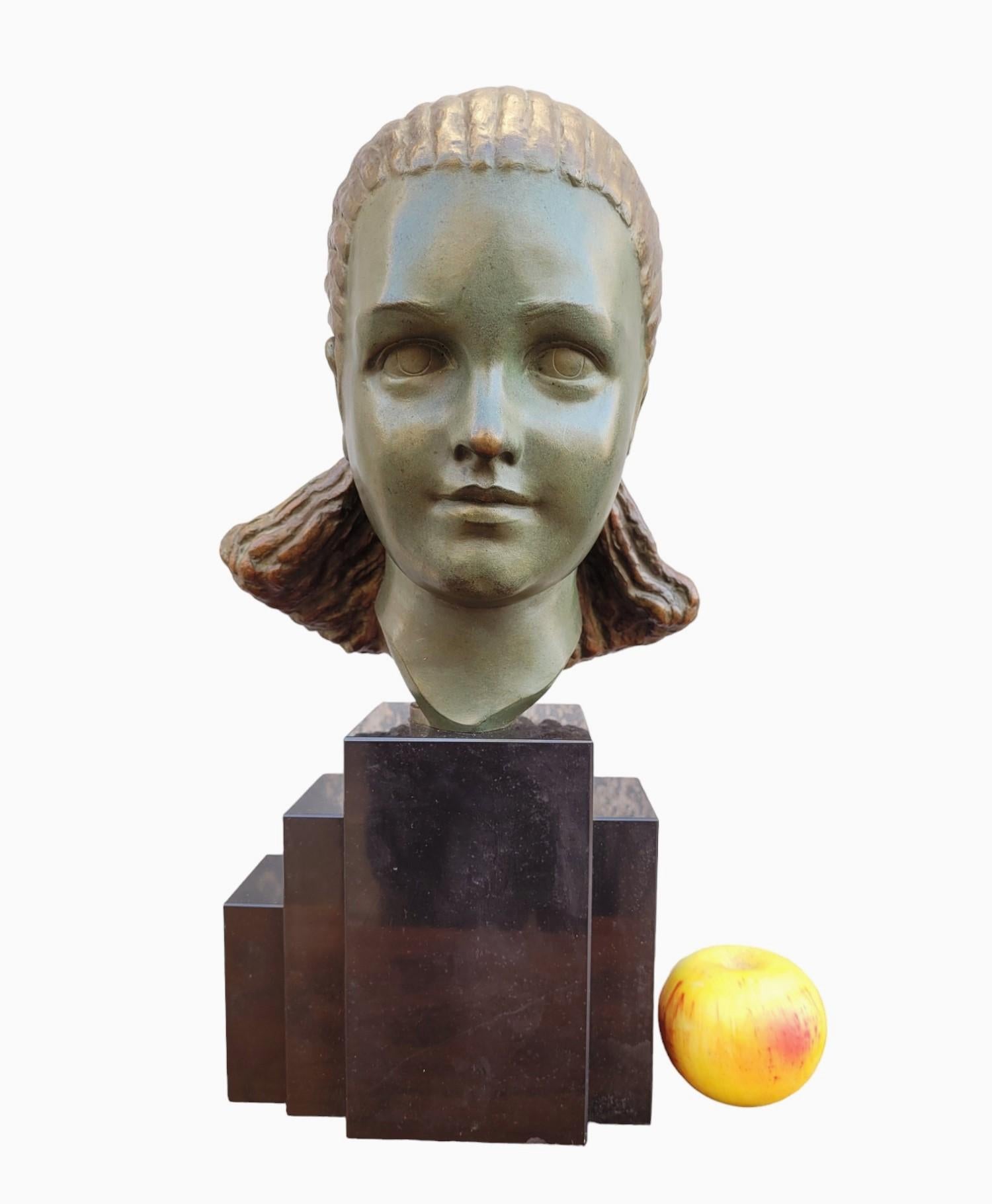M Bouraine, Head Of A Young Woman, Bronze, Art Deco, 20th Century For Sale 2