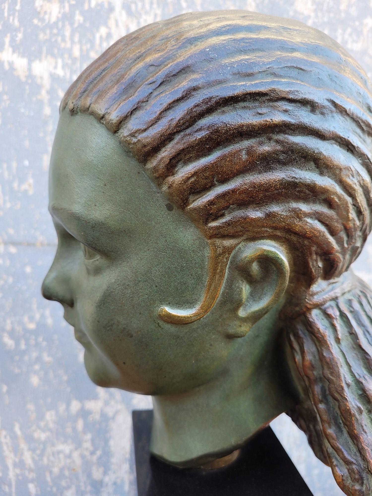 M Bouraine, Head Of A Young Woman, Bronze, Art Deco, 20th Century For Sale 3