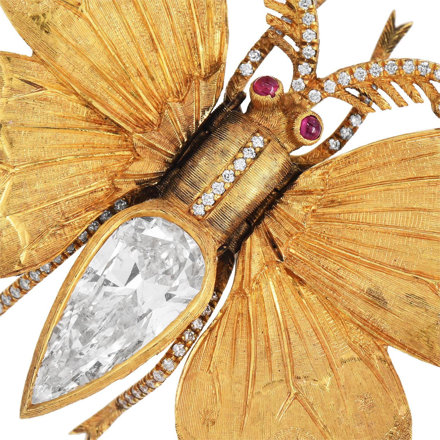 Mario Buccellati Diamond Ruby Butterfly Brooch Pin

Presenting a collectible Butterfly brooch by Buccellati with a Natural elongated Pear Diamond and Ruby Eyes Created by Mario Buccellati. 

Natural Round Diamond decorated on the wings legs