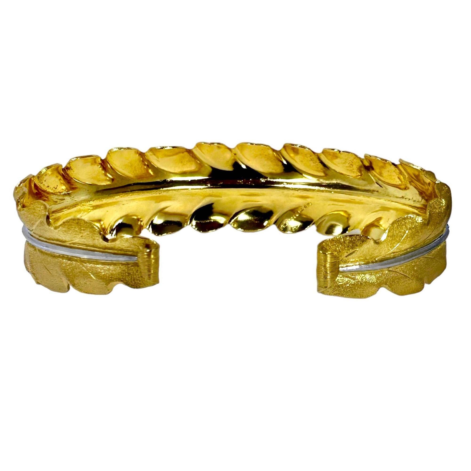 M. Buccellatti 18k Gold Laurel Leaf Bangle Bracelet In Excellent Condition For Sale In Palm Beach, FL