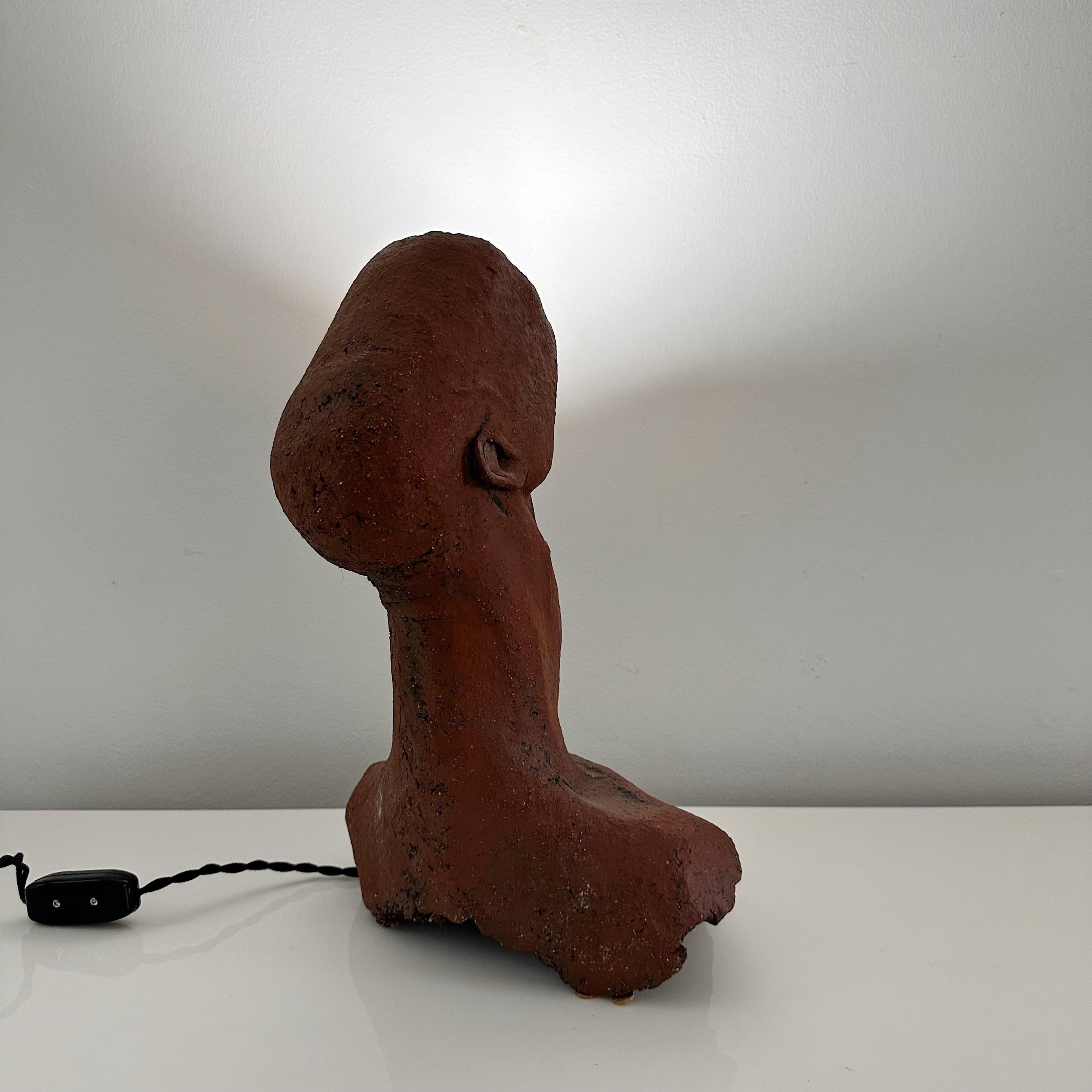 M Bunder - Lampe de table en poterie figurative abstraite en vente 1