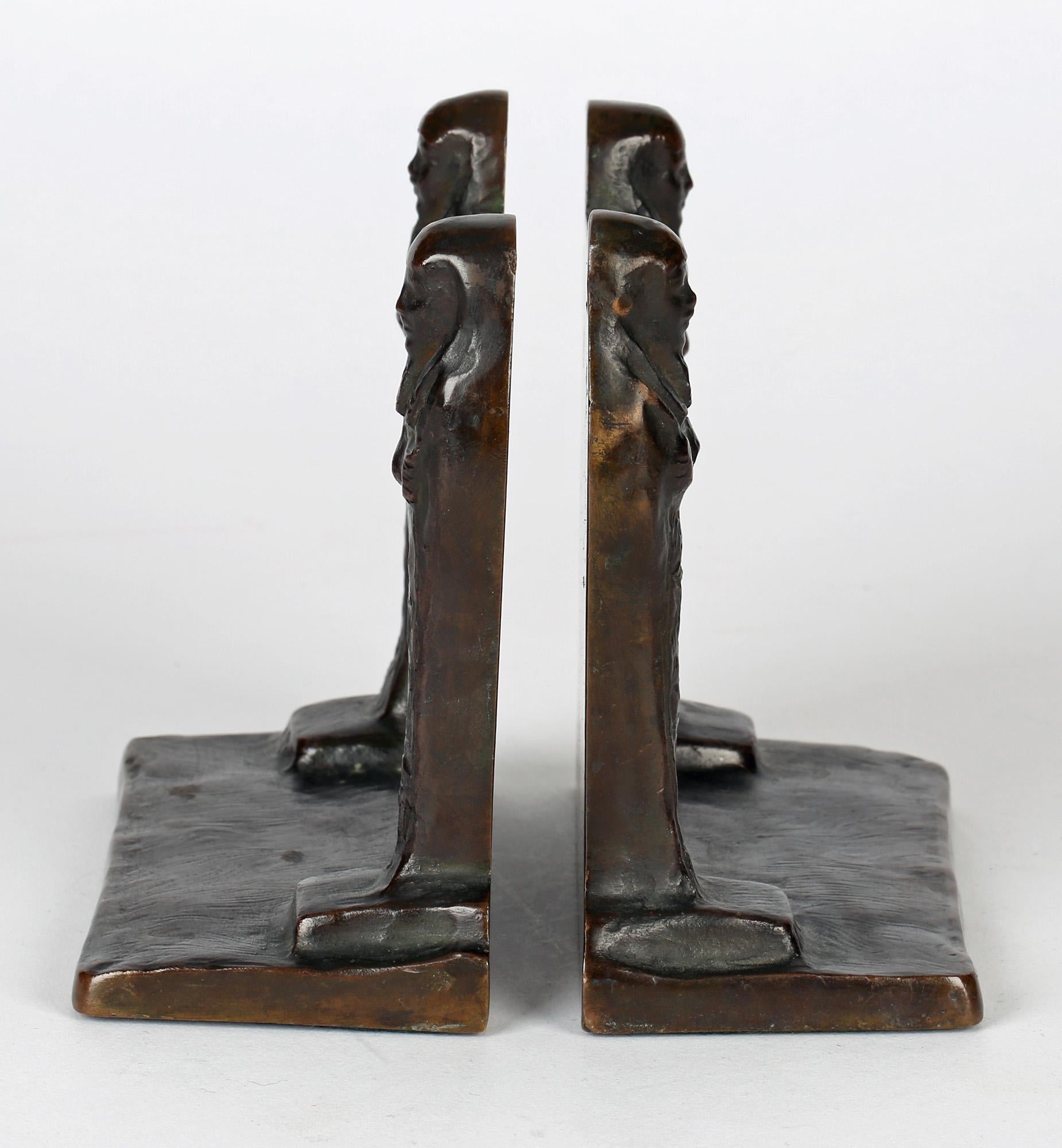 M Carr, Paar amerikanische Jugendstil-Buchstützen aus Bronze im ägyptischen Stil, M Carr im Angebot 5