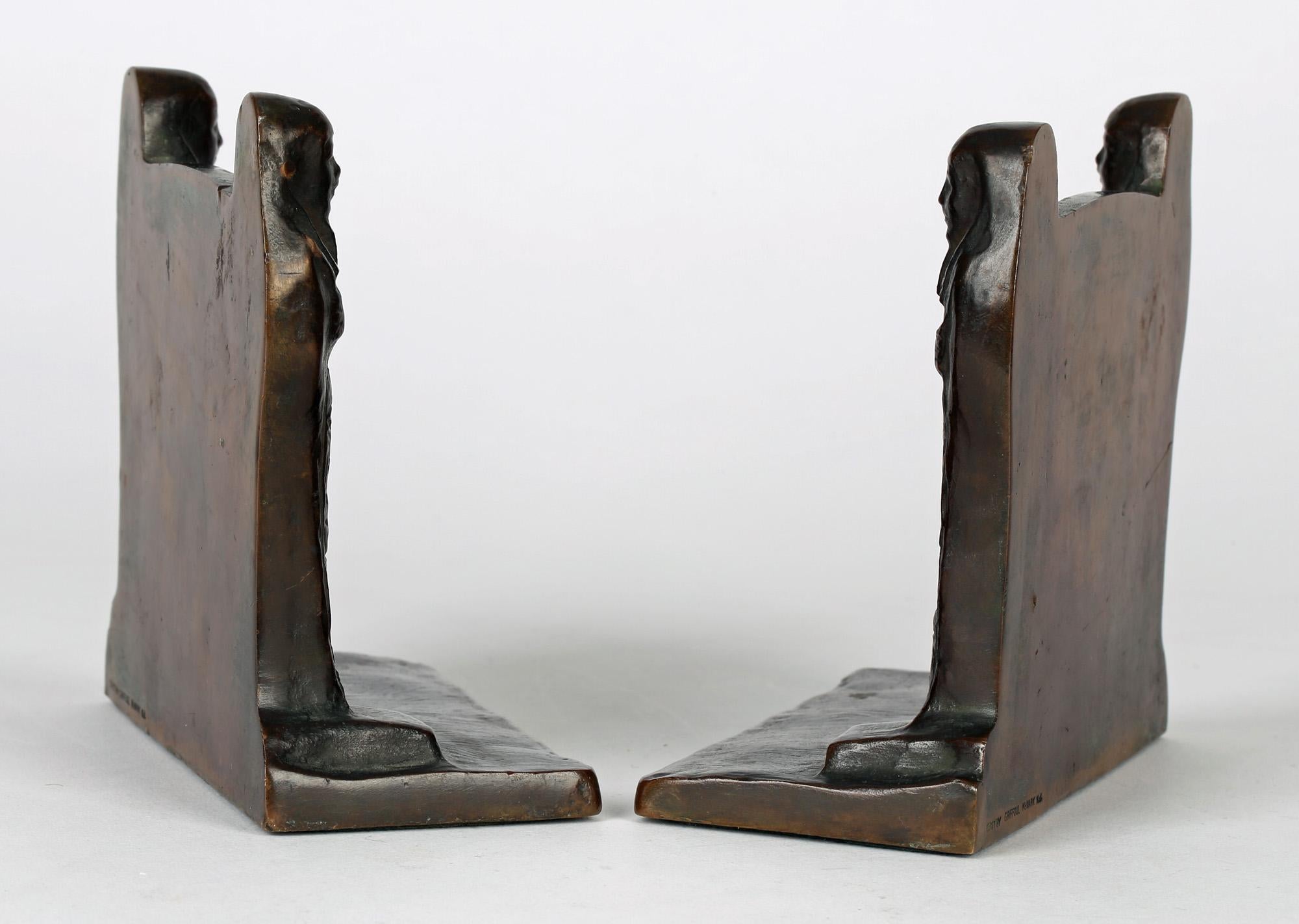 M Carr, Paar amerikanische Jugendstil-Buchstützen aus Bronze im ägyptischen Stil, M Carr im Angebot 7