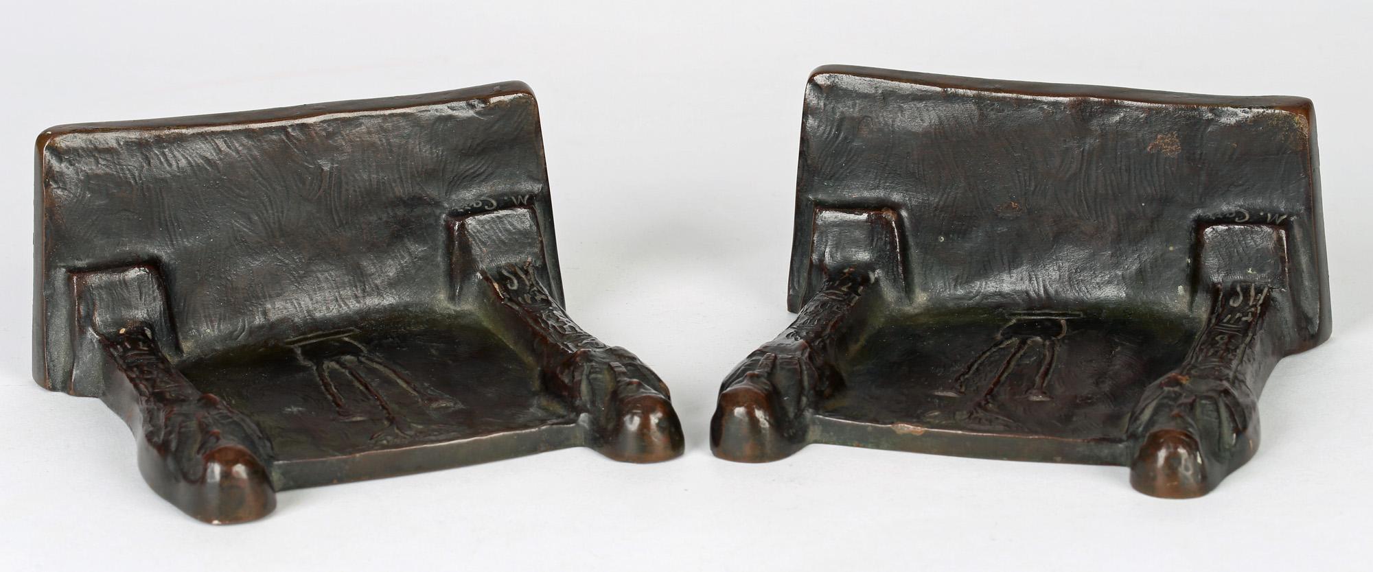 M Carr, Paar amerikanische Jugendstil-Buchstützen aus Bronze im ägyptischen Stil, M Carr im Angebot 8