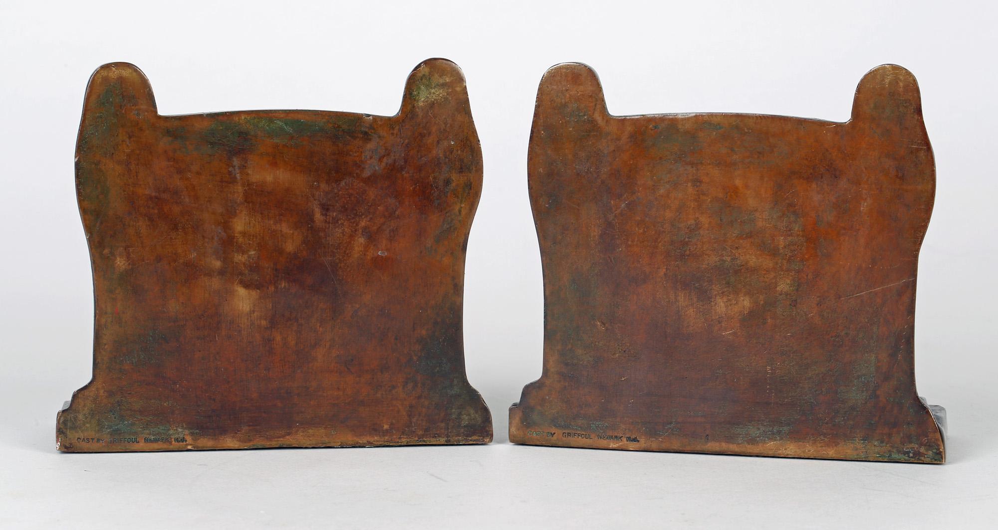 Néo-égyptien Paire de serre-livres Art nouveau américain en bronze de style néo-égyptien de M. Carr en vente
