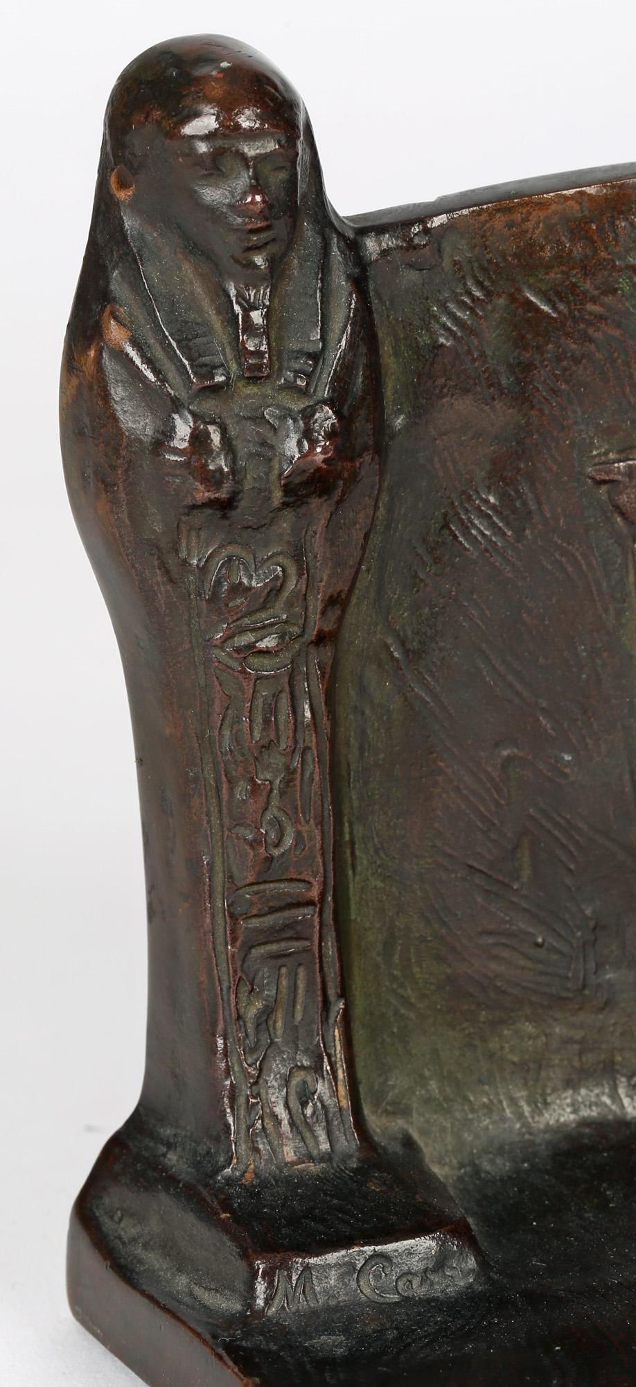 M Carr, Paar amerikanische Jugendstil-Buchstützen aus Bronze im ägyptischen Stil, M Carr im Angebot 1