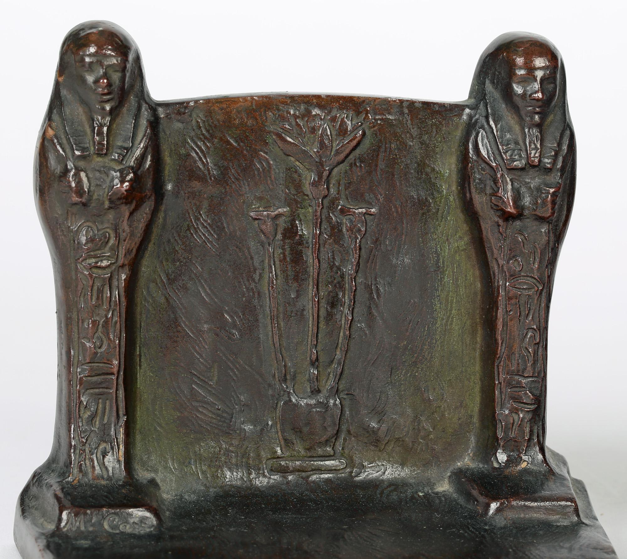 M Carr, Paar amerikanische Jugendstil-Buchstützen aus Bronze im ägyptischen Stil, M Carr im Angebot 3