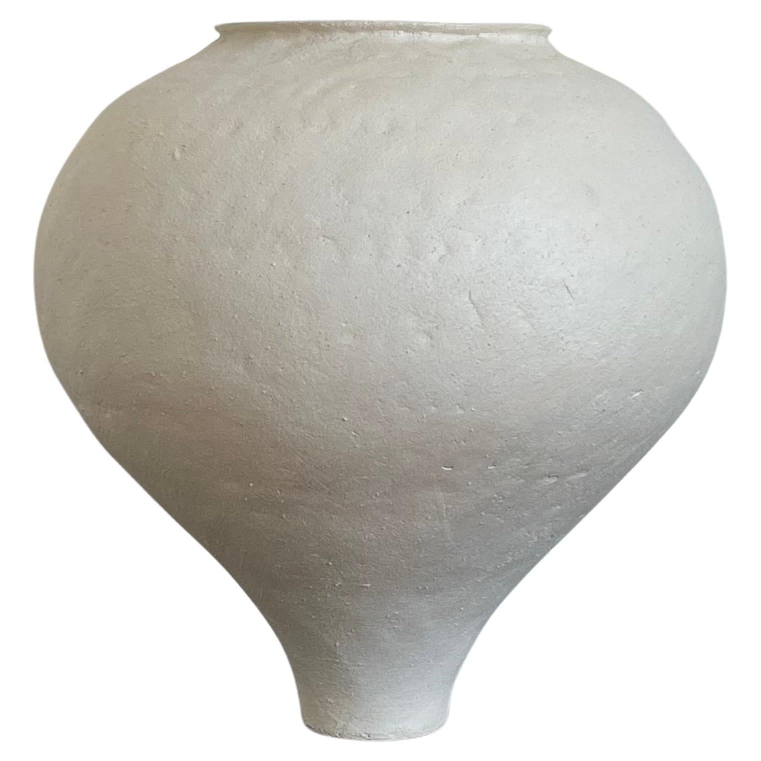 Vaso in ceramica M in bianco opaco di Mathilde Martin