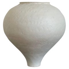 Vaso in ceramica M in bianco opaco di Mathilde Martin