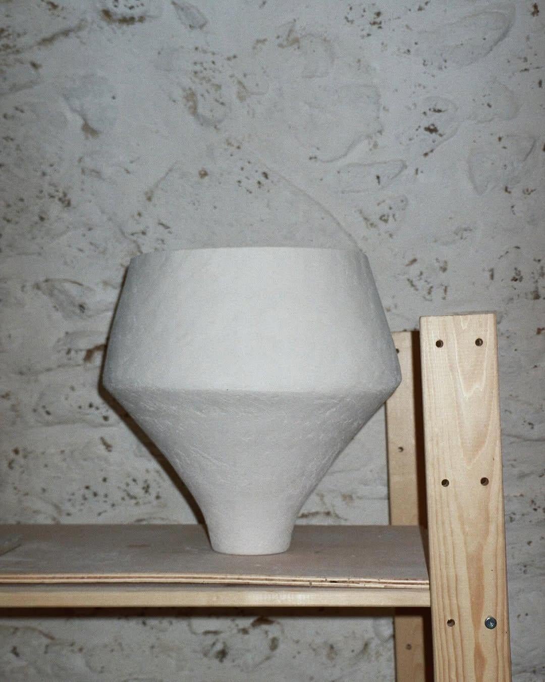 Vaso in ceramica M in bianco opaco di Mathilde Martin in vendita 1