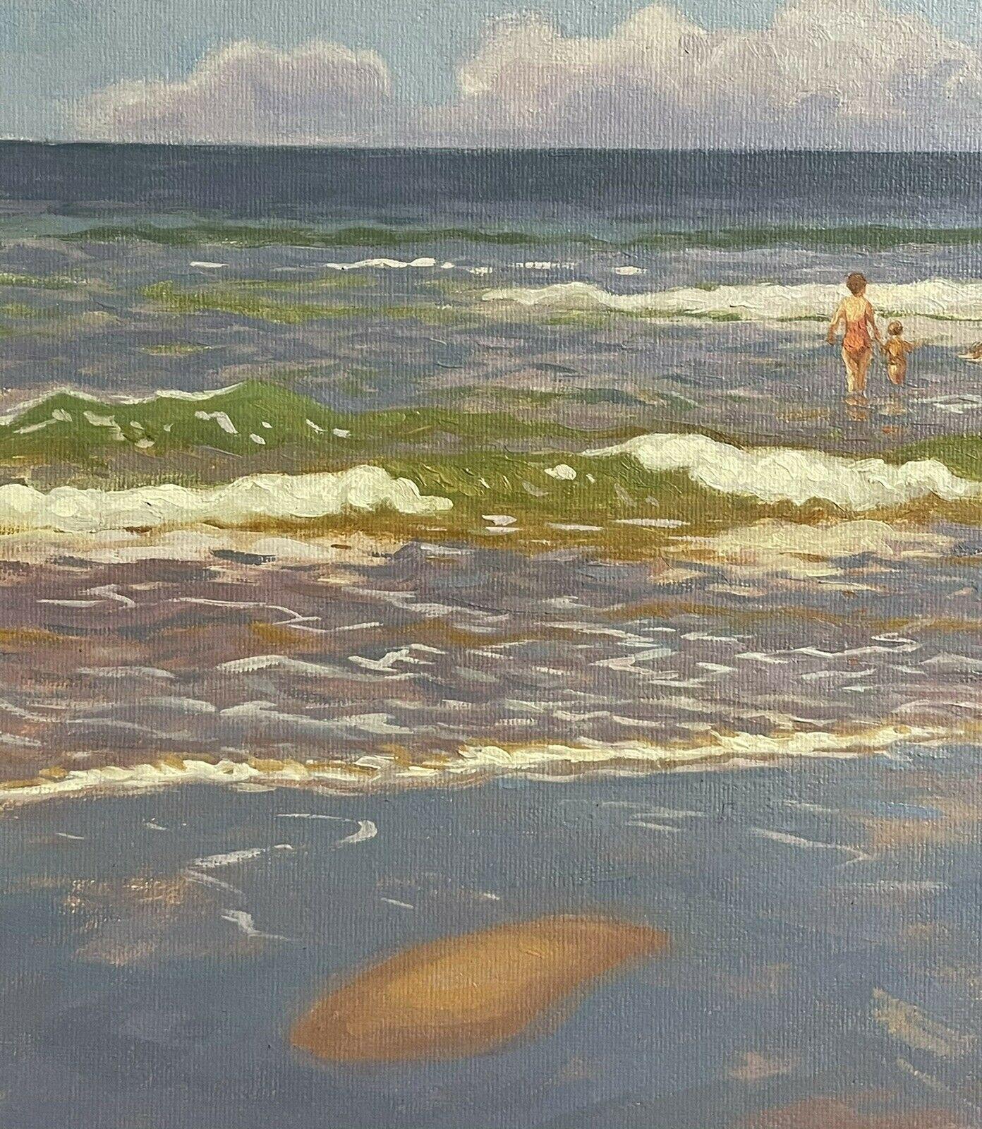 FINE MODERN BRITISH SIGNED OIL PAINTING - CHILDREN jouant À LA SURFONDE SUR LA BEACH - Impressionnisme Painting par M. Clark