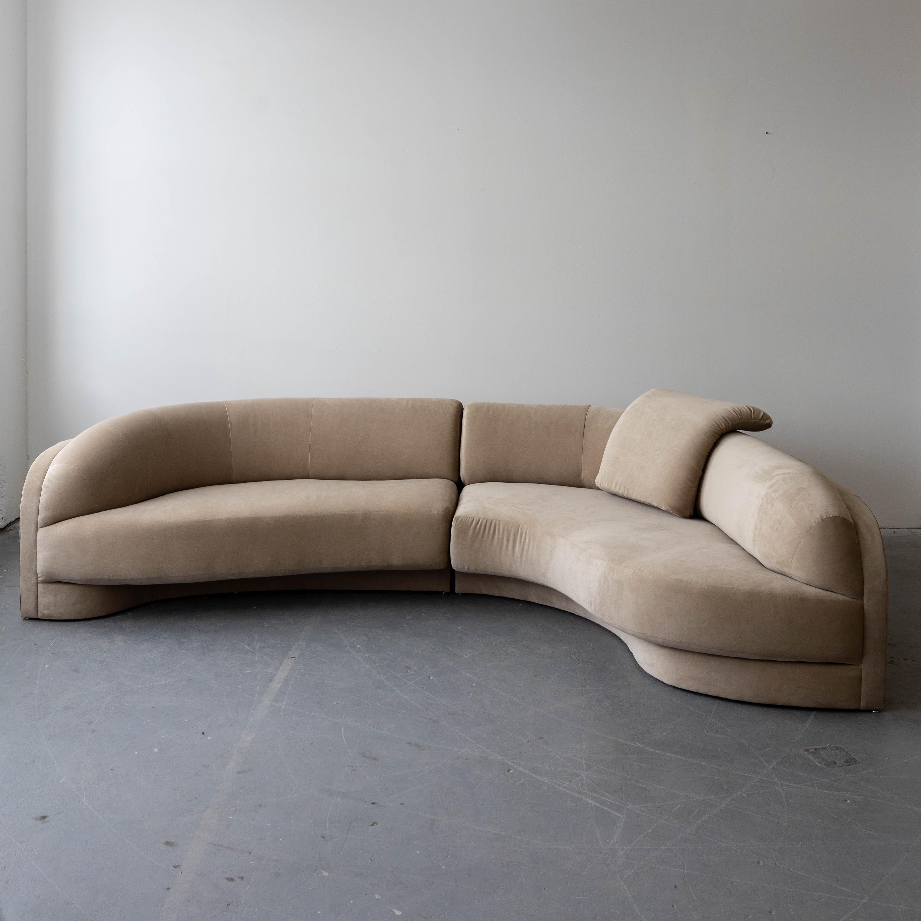 c. 1980s, freshly reupholstered in velvet from Fishman's Fabric. This piece is in excellent condition and incredibly comfortable. It also comes with a form-fitting pillow (pictured).

Left Side: 66