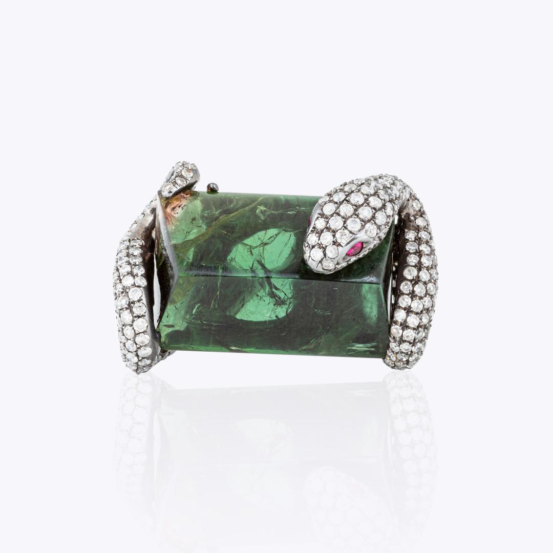 18 karat gold ring, 

Gold: 10.12g
TDW: 1.62Ct circular cut, purity SI, and color GH
Semi Pr 1.89 Ct

