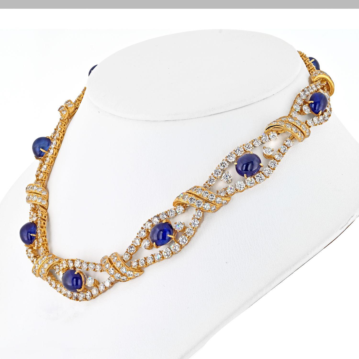 M. Gerard Halskette mit durchbrochenem Kragen aus Gold mit blauem Saphir im Cabochon-Schliff und Rundschliff Damen im Angebot