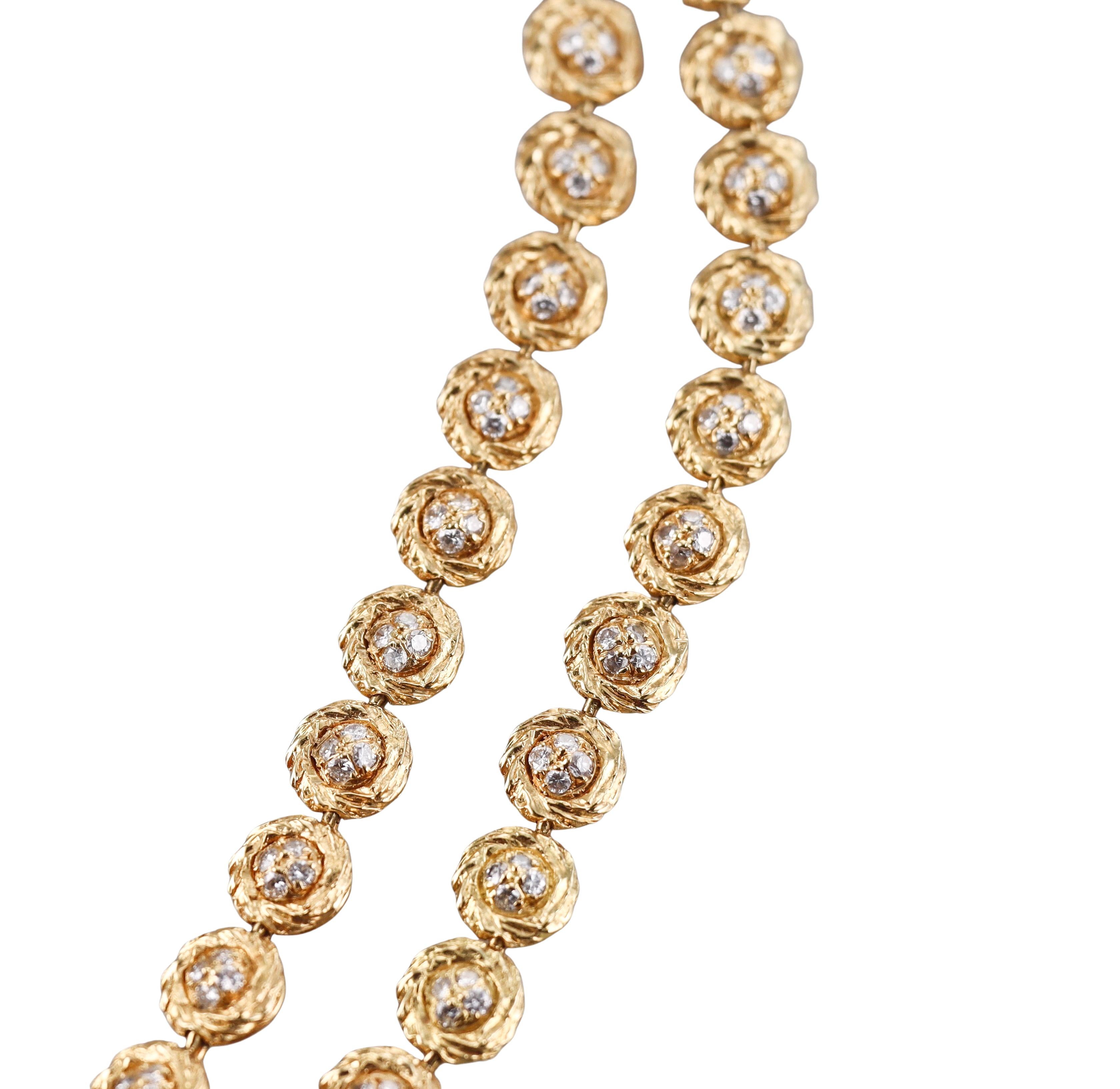 M. Gerard Collier à deux rangs en or jaune et diamants Excellent état - En vente à New York, NY