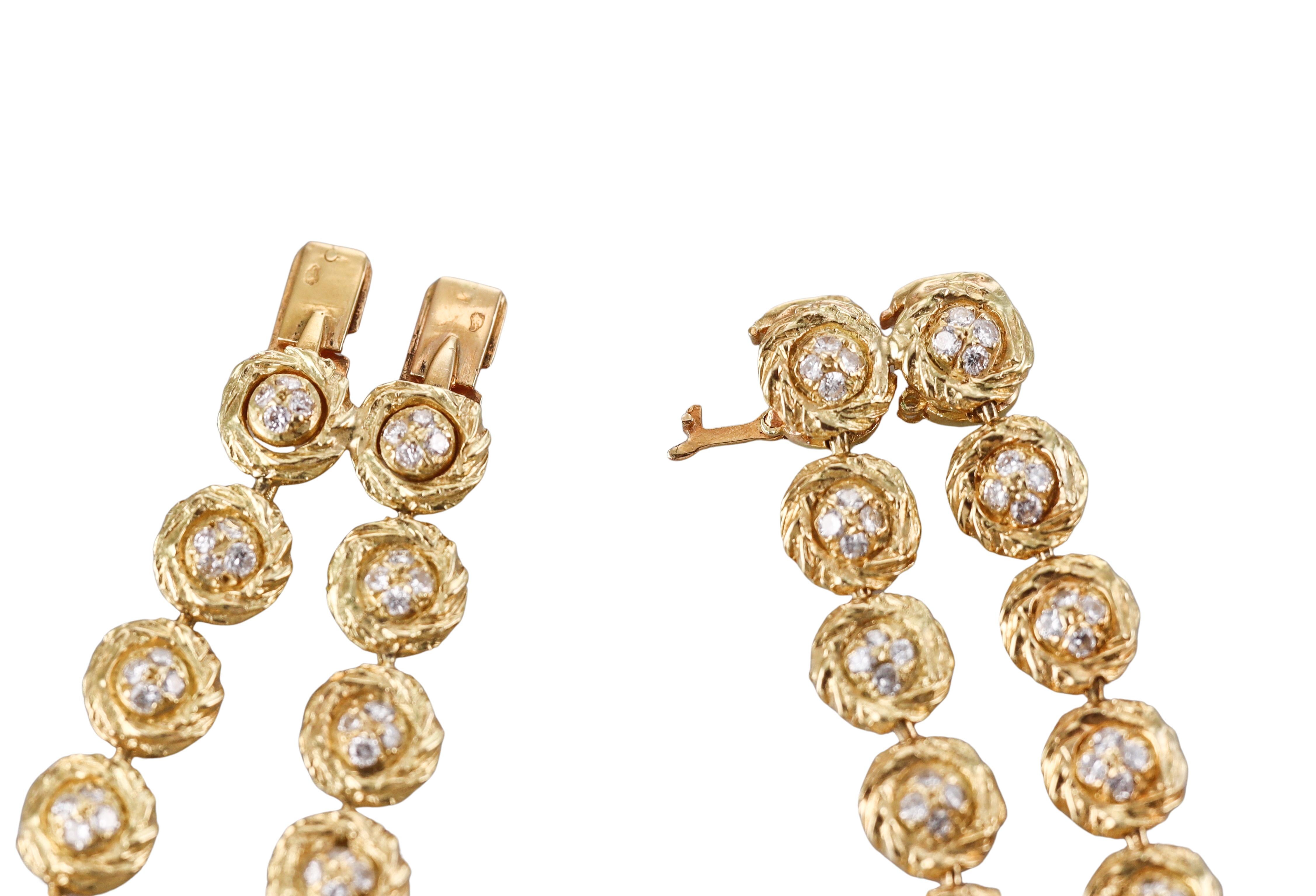 M. Gerard Collier à deux rangs en or jaune et diamants en vente 2