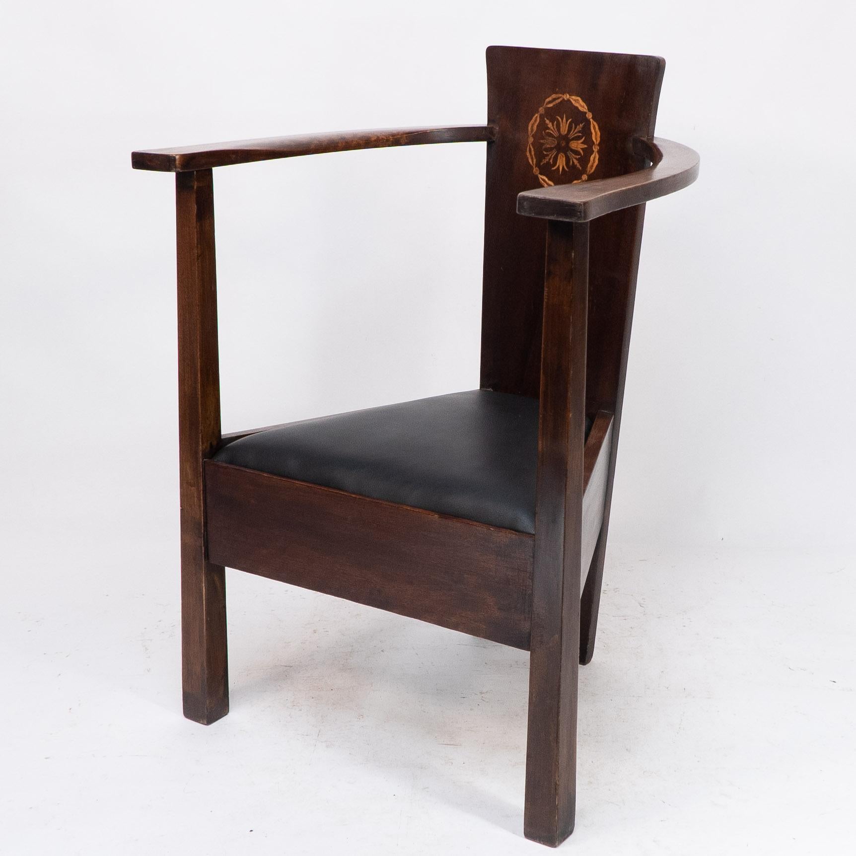 Paire de fauteuils Arts & Crafts avec incrustations de feuillages et de rubans de M H Baillie Scott en vente 6