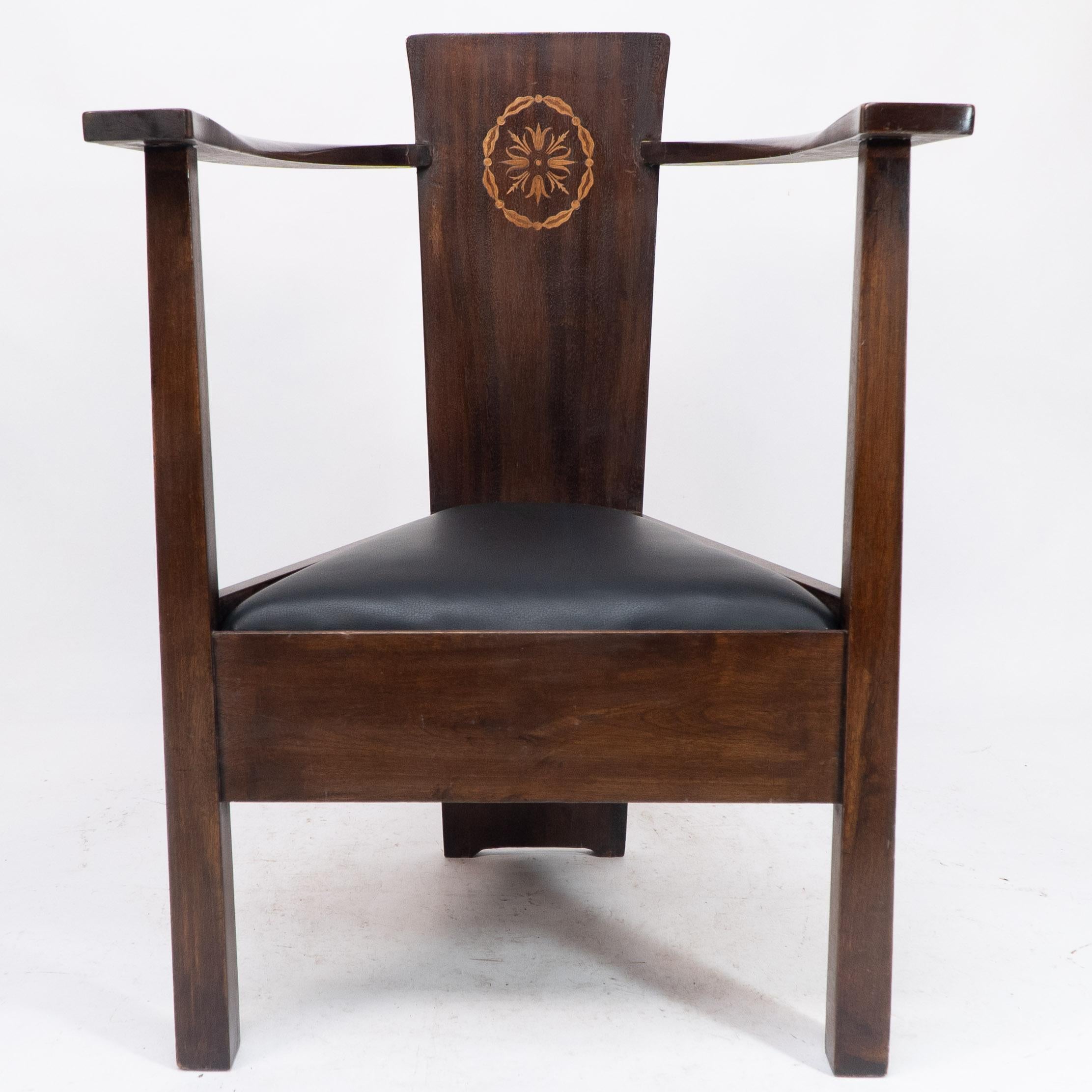 Hêtre Paire de fauteuils Arts & Crafts avec incrustations de feuillages et de rubans de M H Baillie Scott en vente