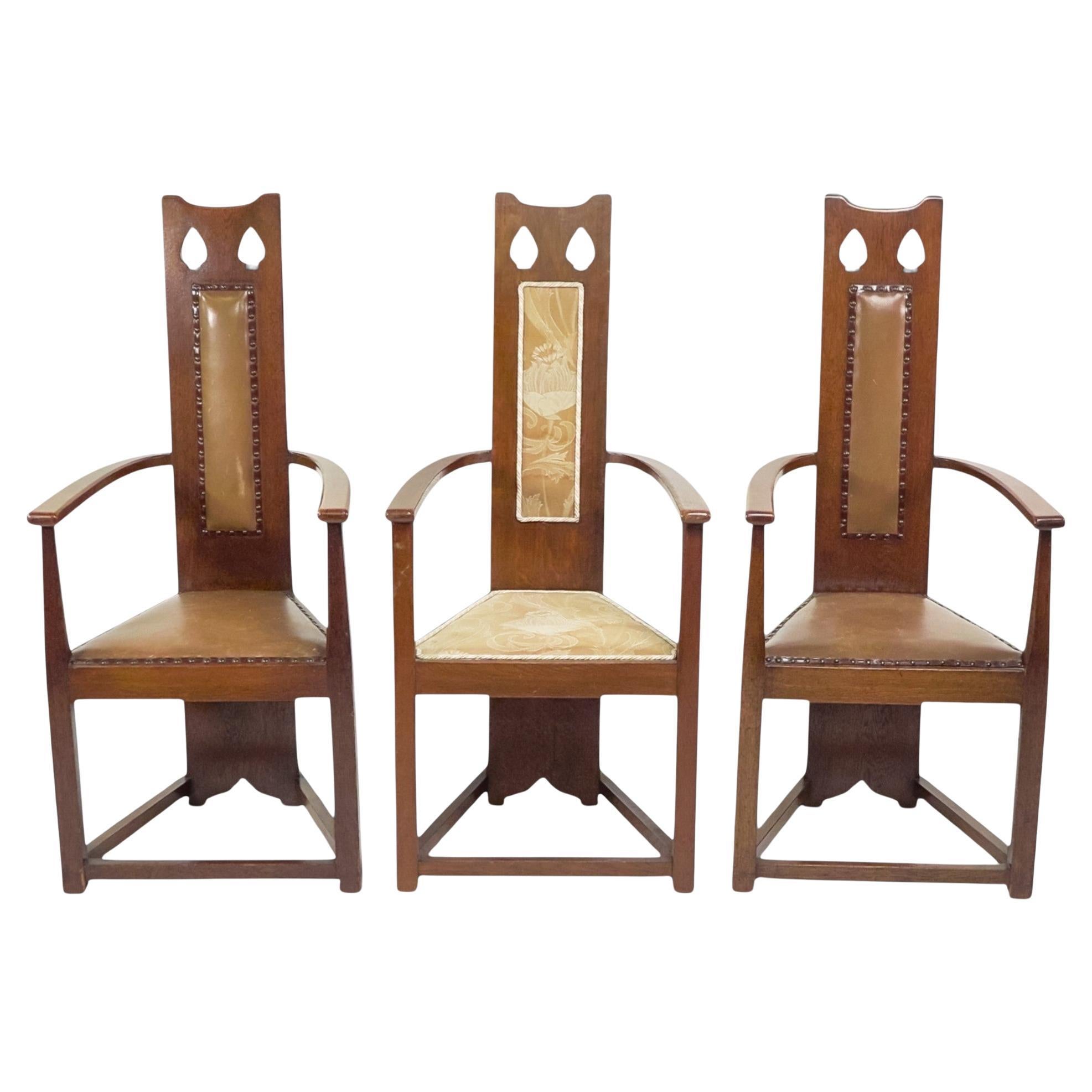 M. H. Baillie Scott, attri. Drei Arts-and-Crafts-Sessel mit hoher Rückenlehne aus Eiche im Angebot